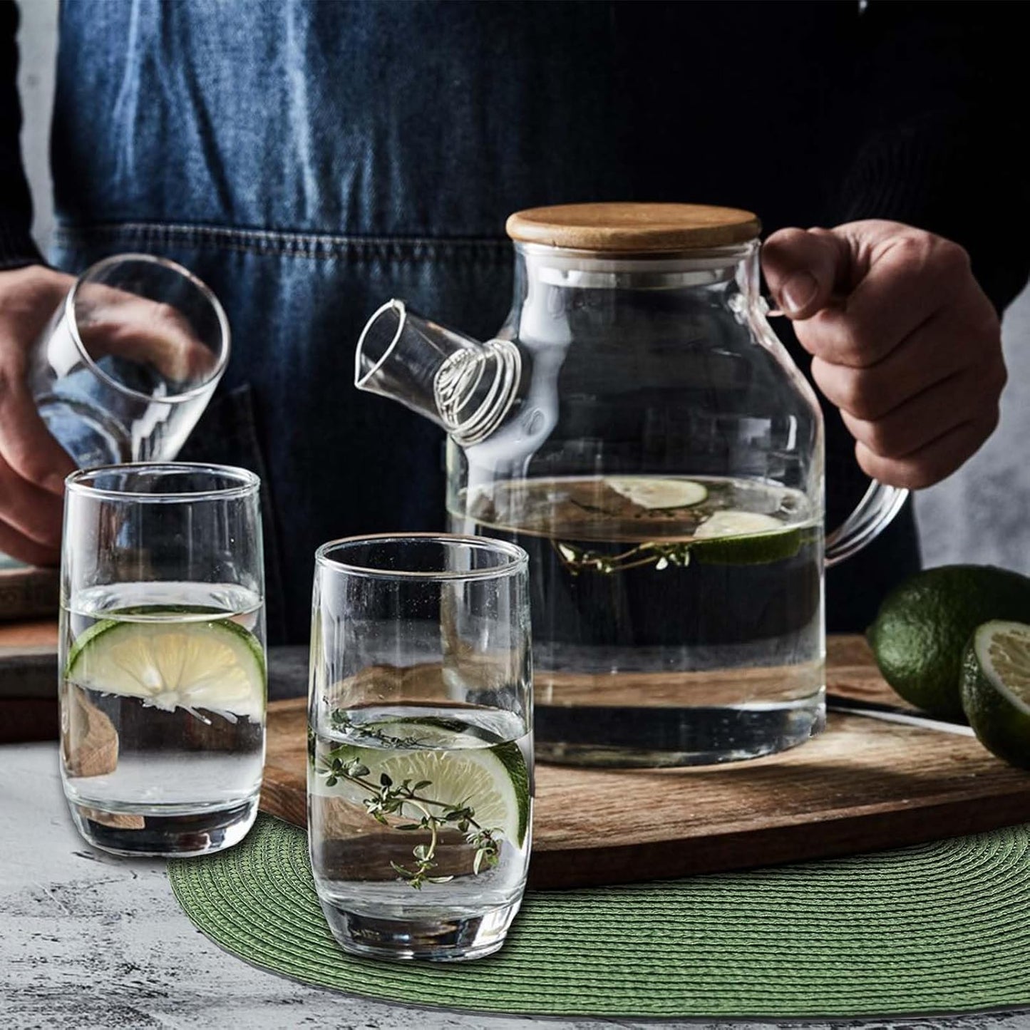 AHHFSMEI Placemats Set of 8 for Dining Table Washable Woven Vinyl Non-Slip 18x12 inches Placemat Heat-Resistant Durable Table Mats for Dining Table Easy to Clean (Oval Green, 8)