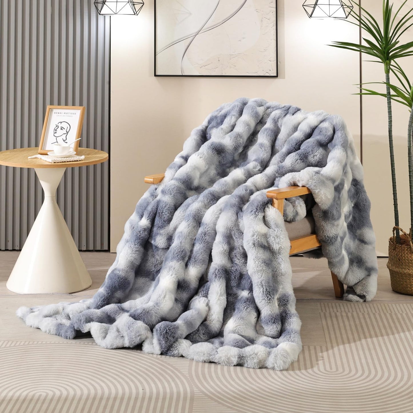 Latepis Faux Fur Throw Blanket for Couch, Soft Luxury Faux Fur Bubble Blanket for Sofa and Bedroom, Plush Thick Warm Cozy Fluffy Blanket for All Seasons, 50” x 60”, Tie-dye Blue
