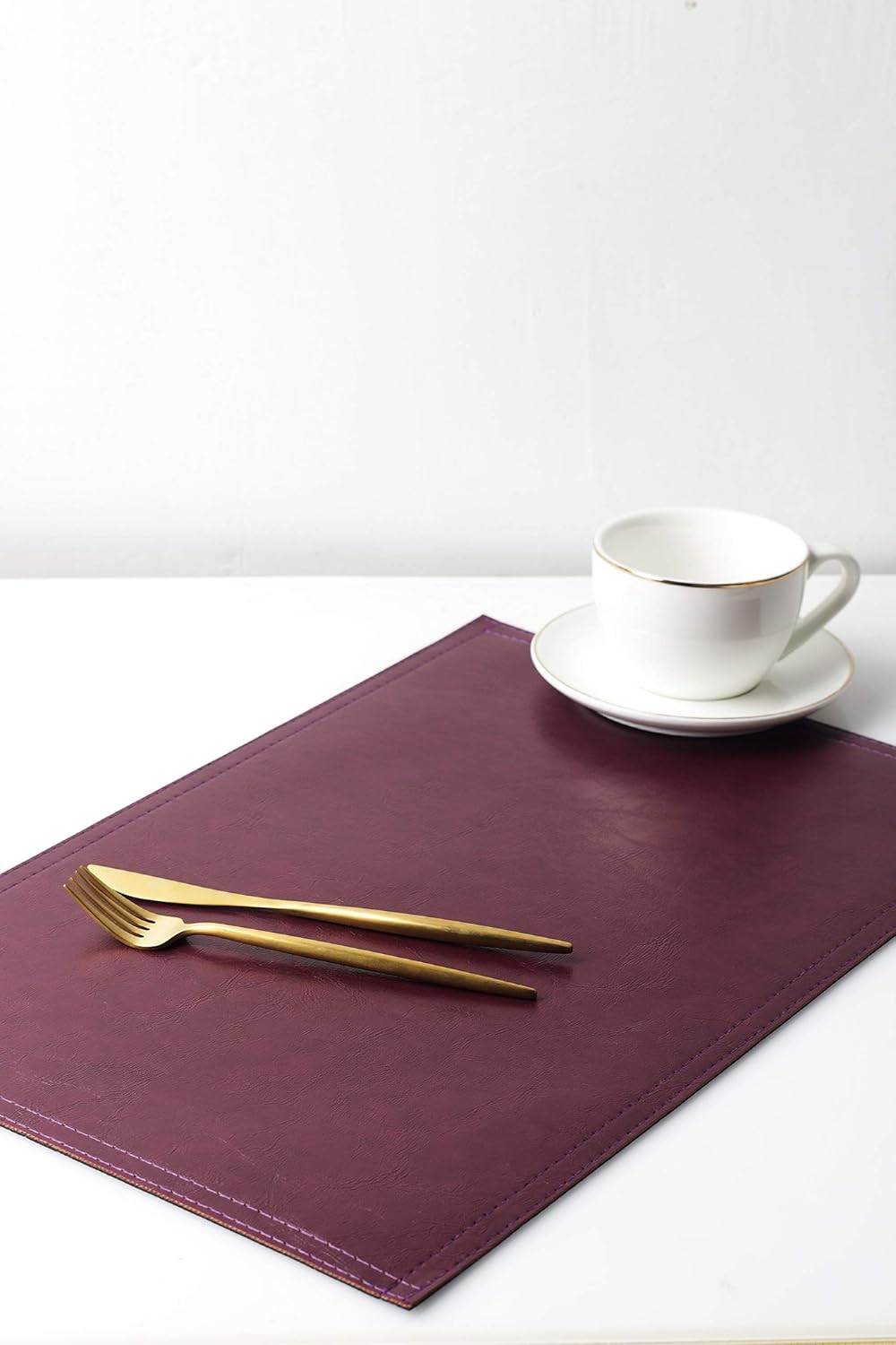 Waterproof PU Placemats, Faux Leather Dining Table Mat, Set of 4, Easy to Wipe Off Scrub Vinyl Mat, Heat & Stain Resistant for Office Conference Table, Home Decor G Bordeaux