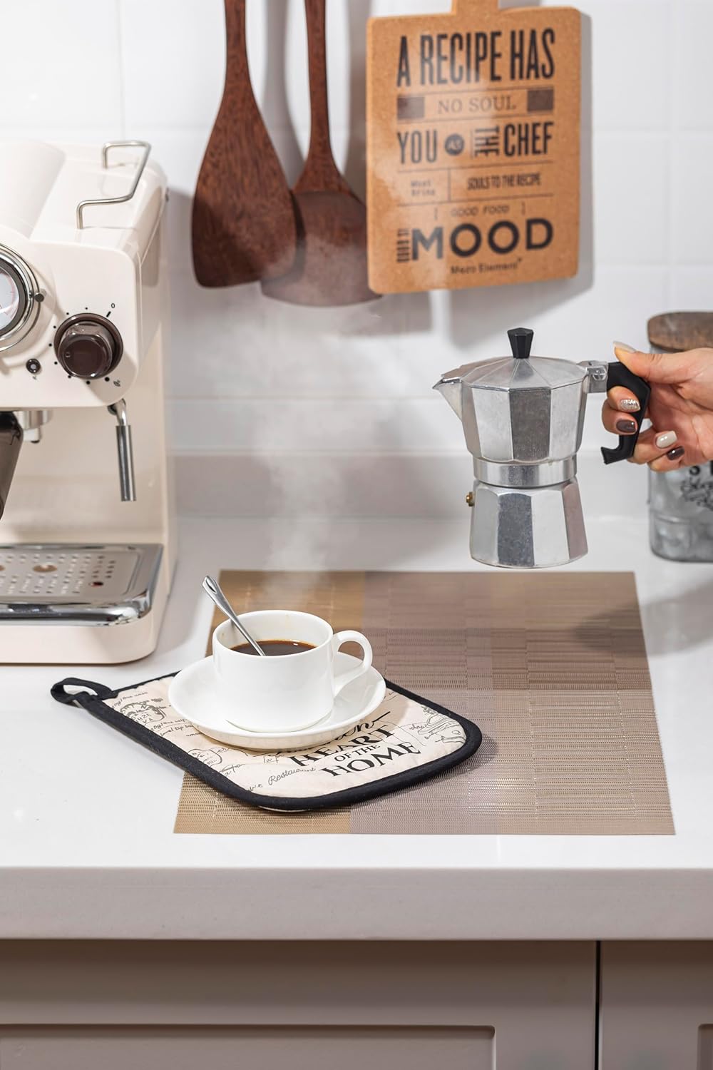 LEXMORE Placemats Set of 6 Vinyl/Plastic Woven Place Mats for Kitchen Table Indoor/Outdoor Washable Placemat Wipeable Dining Table Mats(Gold Dune)