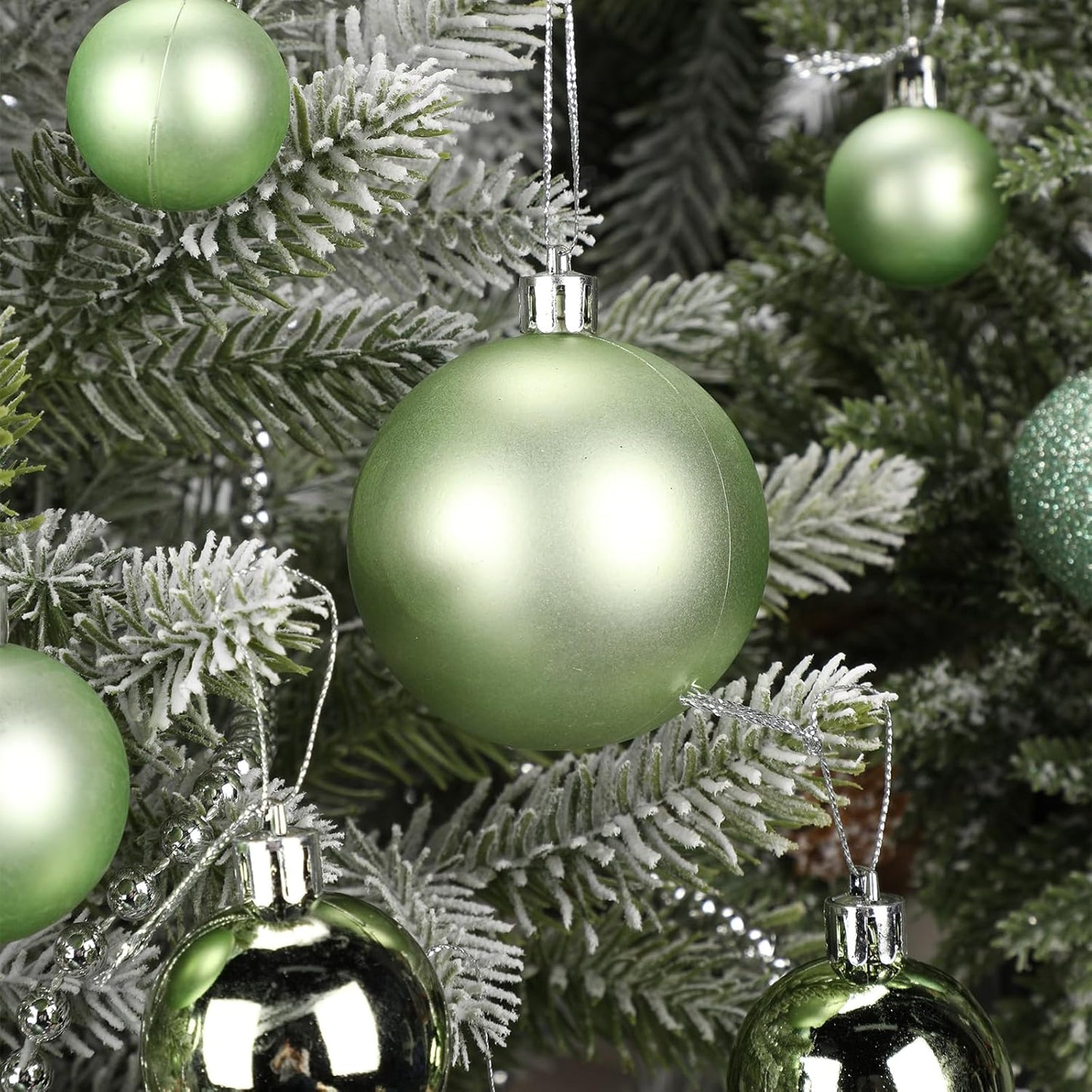 50pcs Christmas Ball Ornaments Green Small Shatterproof Christmas Tree Decorations Xmas Tree Ornaments Balls with Hanging Loop for Wedding Holiday Party Wreath Home Decor