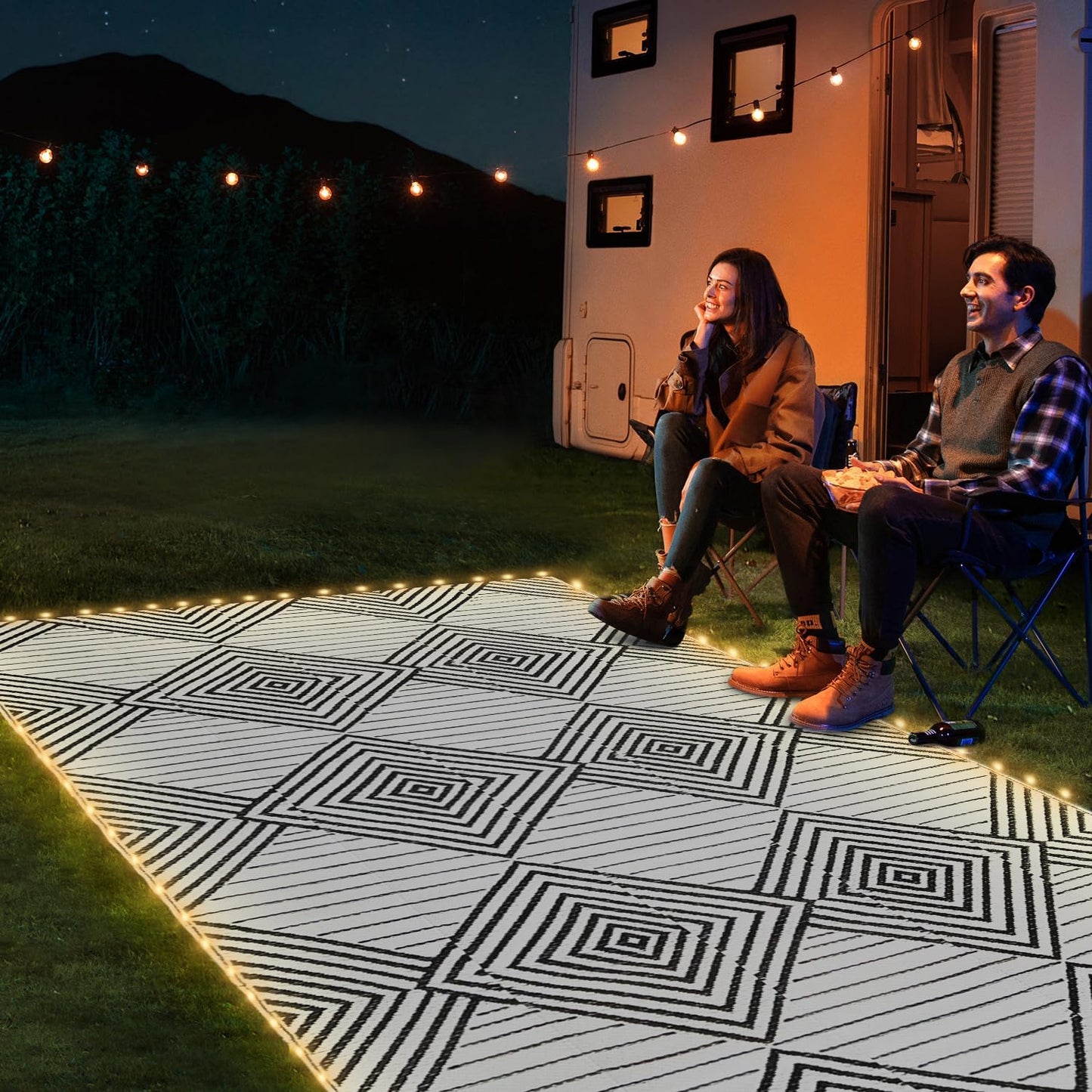 6x9ft Waterproof Outdoor Rug with LED Lights, Foldable Reversible Plastic Straw Mat for Patio RV Camping Picnic Balcony Beach Deck Indoor Outdoor Carpet, Black&White