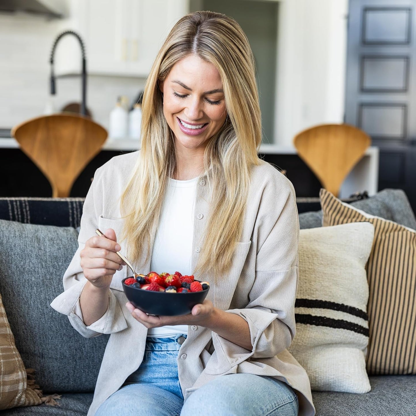 Grow Forward Premium Wheat Straw Bowls - 20oz Microwave Safe Plastic Cereal Bowls Set of 8 for Kitchen, Camping, RV, Dessert, Snack, Soup, Salad, Fruit - Reusable, Unbreakable & BPA Free - Midnight