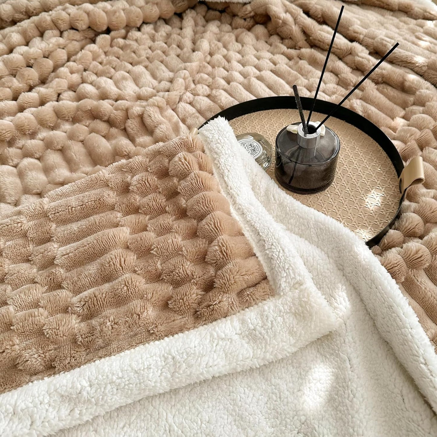 UKELER Sherpa Bed Blanket 80 × 90 inch, Ultra Soft Queen Size Throw Blanket for All Season, 470 GSM Cozy Plush Striped Fleece Blankets for Bedroom Living Room Dorm Hostel Sofa Camping, Silver Gray