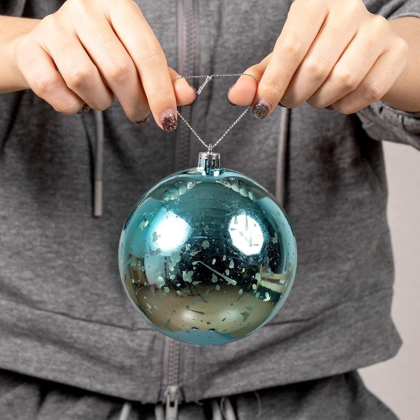 XmasExp Large Christmas Ball Ornaments,4pcs Light Blue Giant Shatterproof Plastic Hanging Mercury Xmas Ball Decorations Christmas Tree Ornaments (Lake Blue, 4")