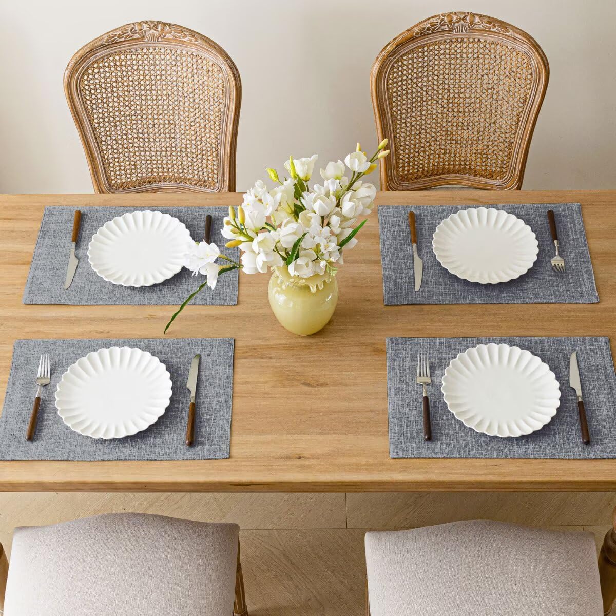 Placemats Set of 4, Bilayer Thickened Linen Place Mats Heat Resistant Machine Washable Wrinkle Free Carefully Selected Polyester Mats for Kitchen/Dining/Coffee Table (Light Grey)