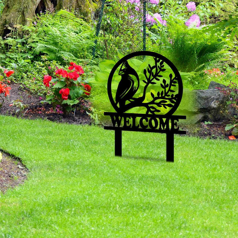 Personalized Name Garden Cardinal Metal Signs with Stake, Custom Family Name Yard Decor for Outdoor Outside, Cardinal Lawn Patio Stake Gardening Enthusiasts Grandmothers Gift