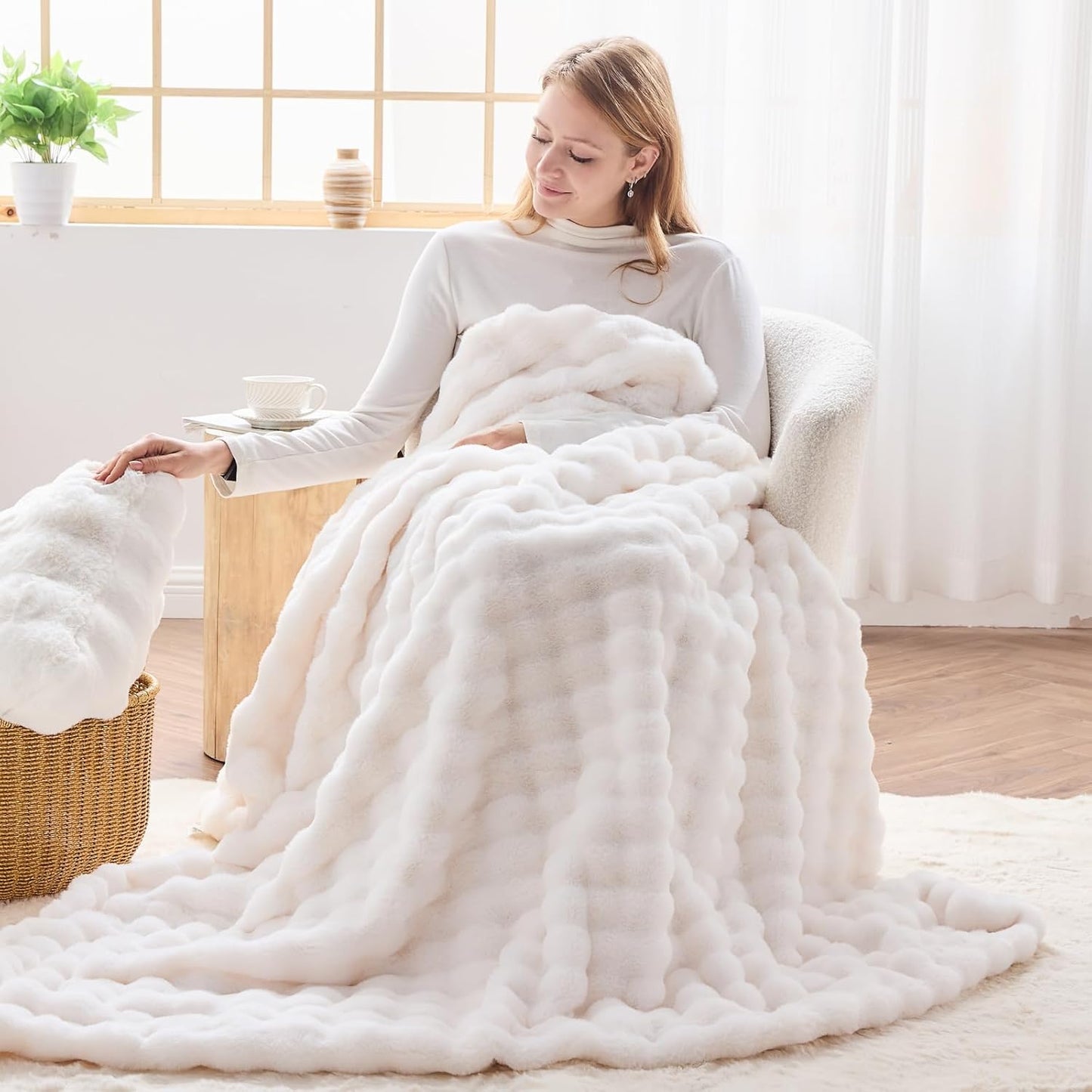 NEWCOSPLAY Faux Fur Throw Blanket Ivory Bubble Blanket Thick Warm Soft for Couch Sofa Bed 550GSM (Ivory, Throw(50"x60"))