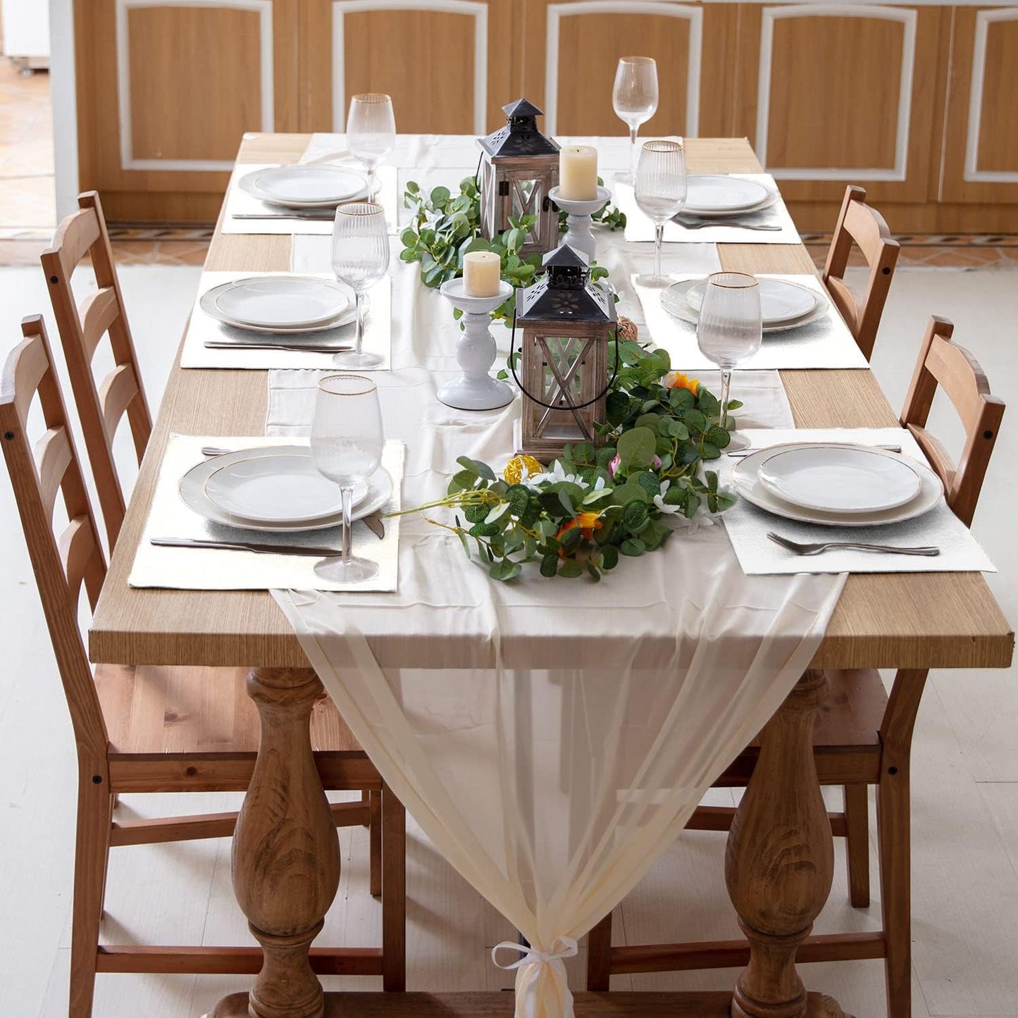 Cloth Placemats Set of 8, Linen Type Fabric Placemats Machine Washable Heat Resistant Placemats Wrinkle Free Thick Polyester Kitchen Place Mats for Dining Table (White)