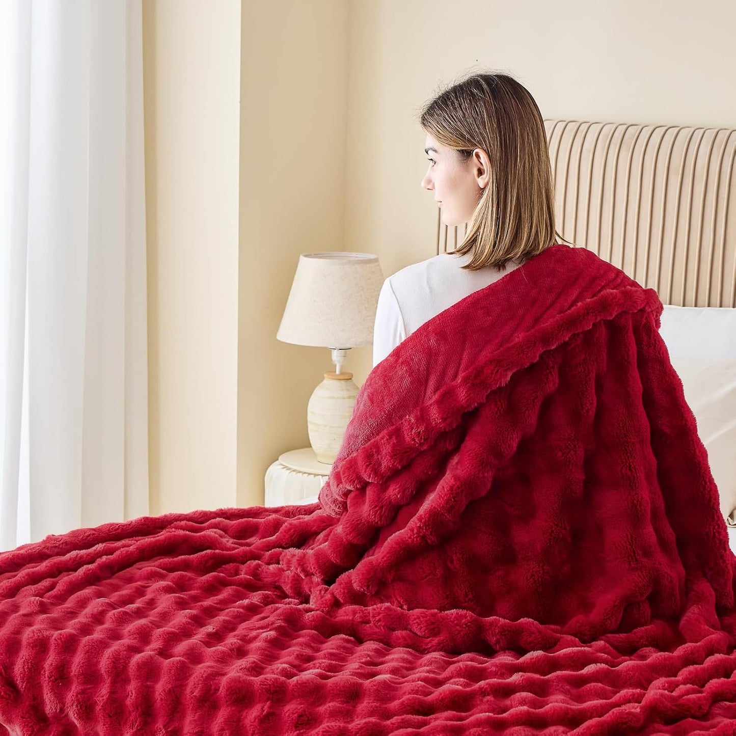 NEWCOSPLAY Faux Fur Throw Blanket Red Bubble Blanket Thick Warm Soft for Couch Sofa Bed 550GSM (Red, Throw(50"x60"))