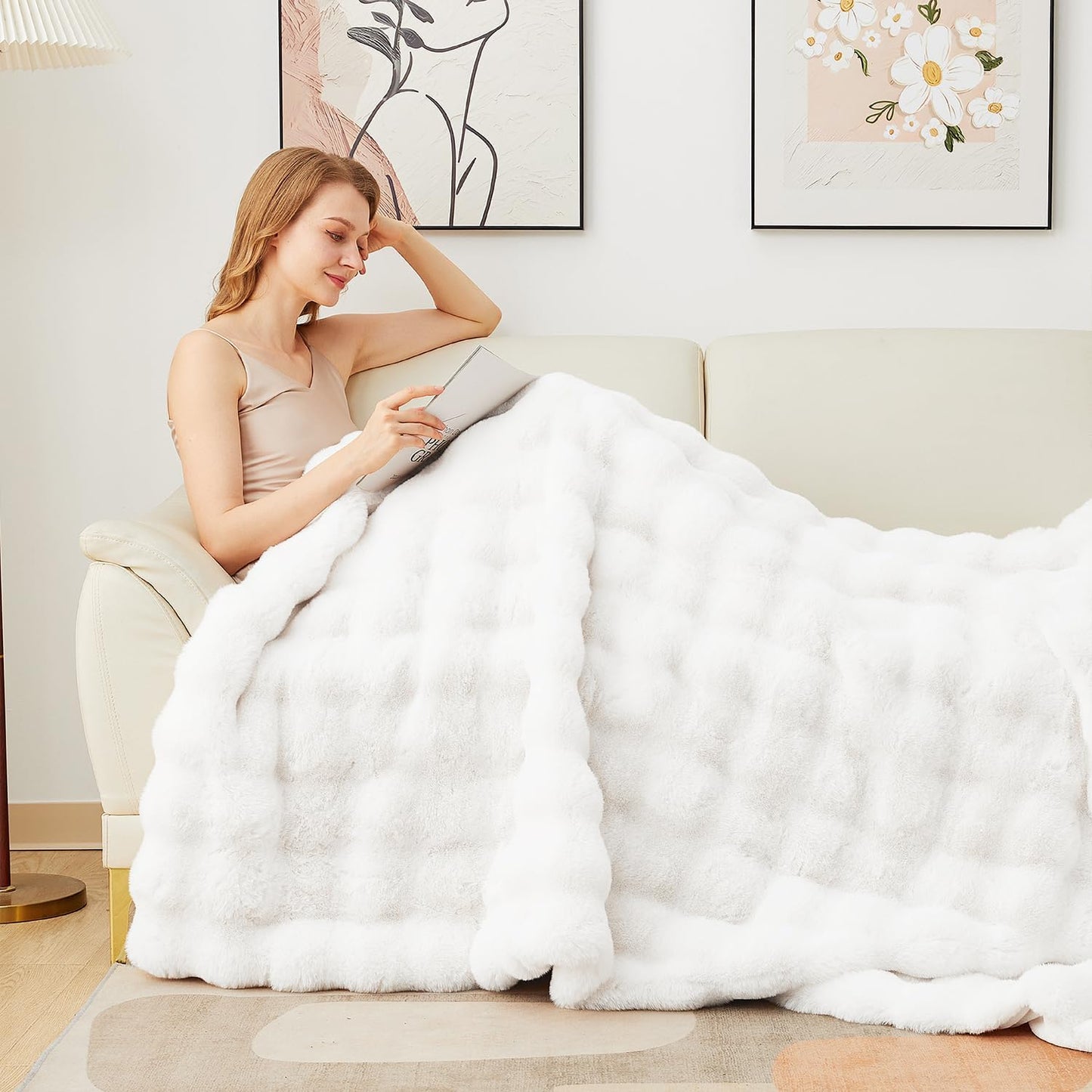 Latepis Faux Fur White Blanket Cozy Thick Bubble Throw for Couch Sofa Bedroom Furry Soft Warm Luxury Twin Blanket for Bed 60x80 Inch, 860gsm