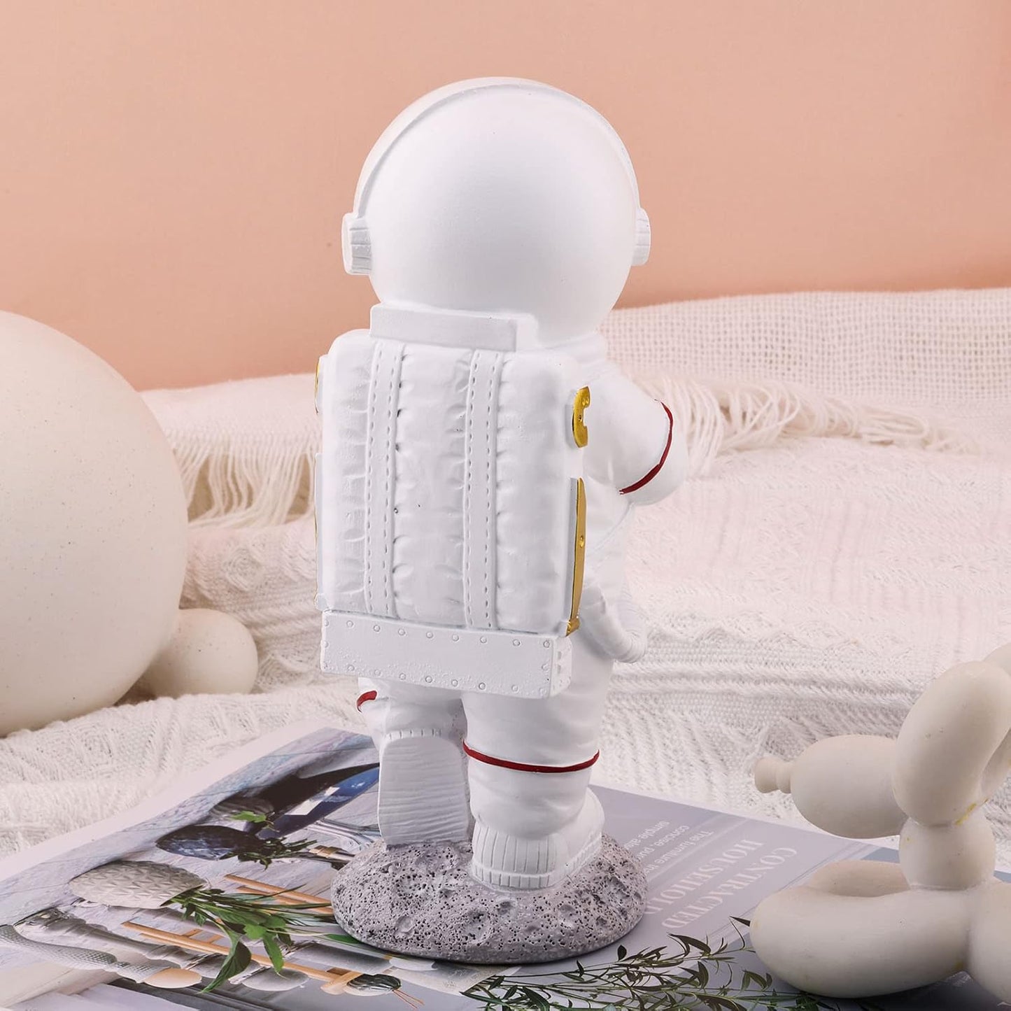 Astronaut Figurine Statue,Outer Space Room Decor,Astronaut Decor,Kung Fu Astronaut Figure Sculpture for Desktop Tabletop Decor, Resin Spaceman Planet Desk Ornament for Outer Space Themed Bedroom Decor