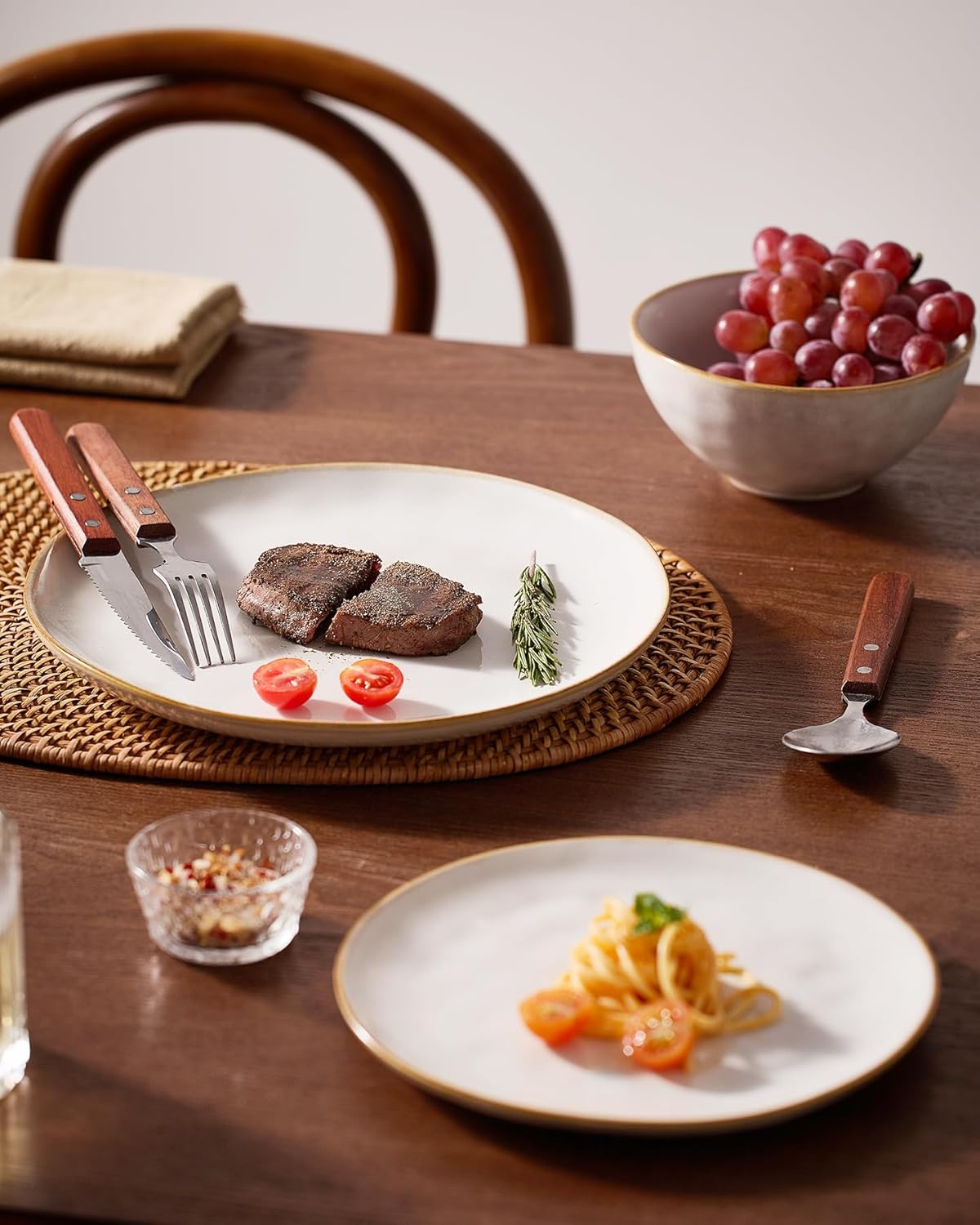 Famiware Dinnerware Sets for 8, Ocean Round 24-Piece Kitchen Plates and Bowls Sets, Reactive Glaze, Microwave and Dishwasher Safe, Scratch Resistant, Cappuccino White