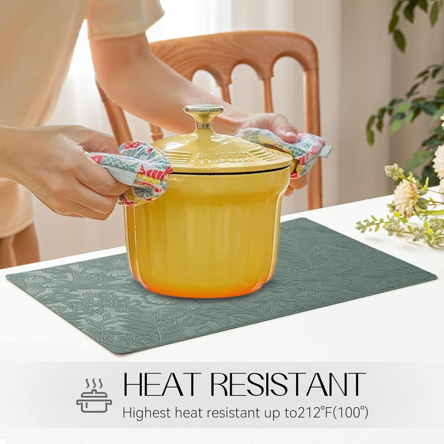 Romanstile Vinyl Placemats Set of 4-12 X 18 Inch - Heat Resistant Non-Slip Embossed Floral Place Mats 100% Waterproof Oilproof Wipeable Faux Leather Table Mats for Kitchen/Dining/Party, Green