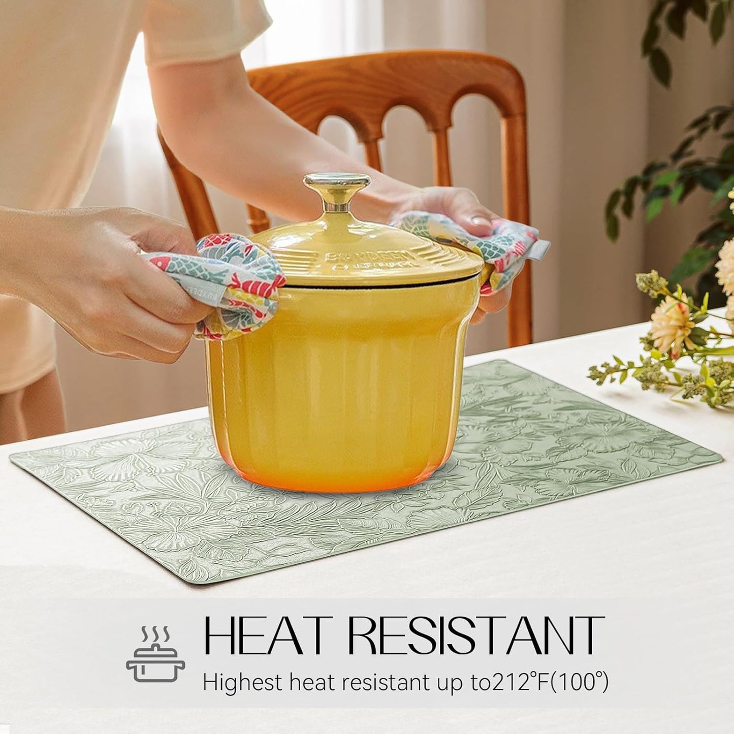 Romanstile Vinyl Placemats Set of 6-12 X 18 Inch - Heat Resistant Non-Slip Embossed Floral Place Mats 100% Waterproof Oilproof Wipeable Faux Leather Table Mats for Kitchen/Dining/Party, GrassGreen