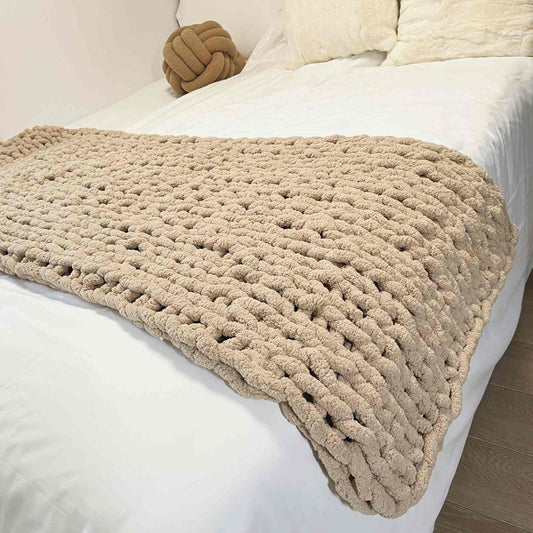 Chunky Knit Blanket Throw 48"x71", Chenille Throw Blankets, Handmade Warm & Cozy Blanket Couch Bed Home Decor, Soft Breathable Fleece Banket, Christmas for Couch Bed Sofa Best Gift (Tan)