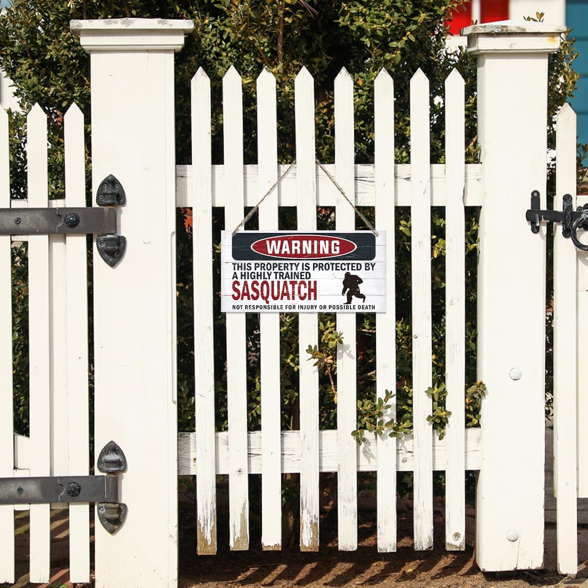 Warning Sign, Sasquatch Warning Wood Plaque Sign, Funny Door Signs, Decorative Wood Hanging Suspension Plaque, Farmhouse Wooden Wall Decor, Outdoor Hanging Wooden Signs