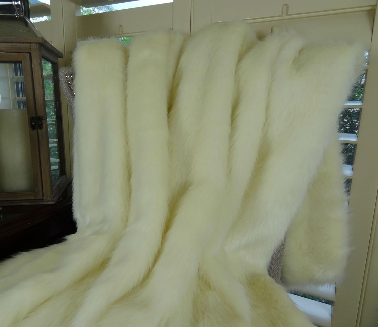Arctic Fox Faux Fur Throw Blanket & Bedspread - Arctic Creamy White Arctic Faux Fur - Luxury Soft Faux Fox Fur - Heavy Throw, Made in USA, 16414