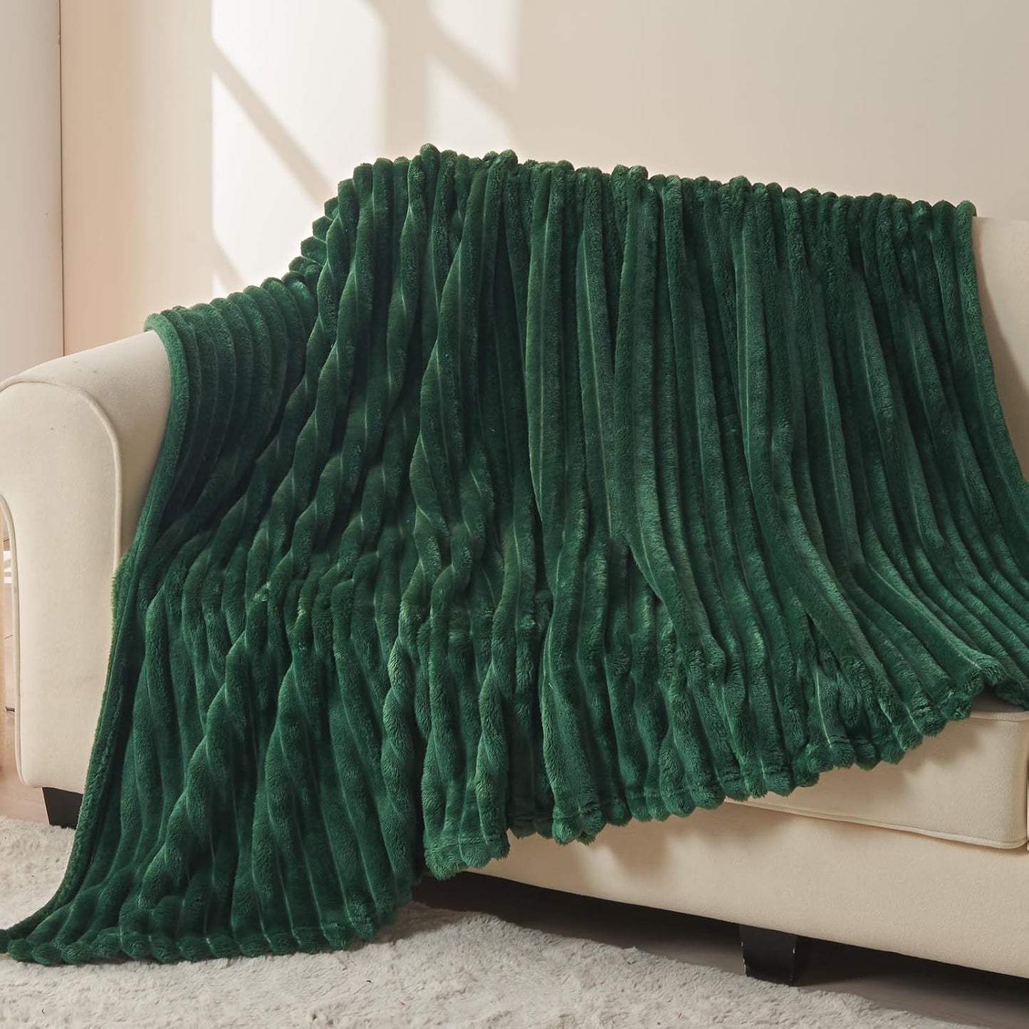 NEWCOSPLAY Super Soft Twin Blanket Dark Green Premium Silky Flannel Fleece 3D Ribbed Jacquard Lightweight Bed Blanket All Season Use (Dark Green Ribbed, Twin(60"x80"))