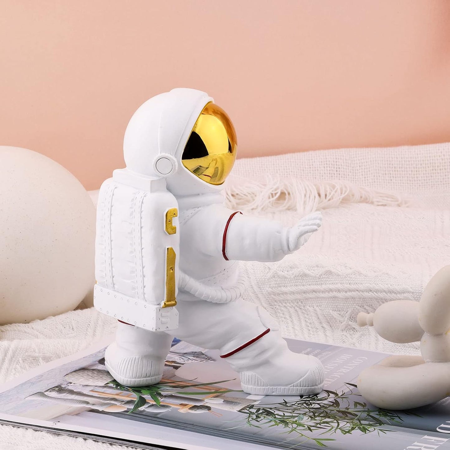 XMGZQ Astronaut Figurine, White and Gold Kung Fu Spaceman Statue, Office and Room Decor for Men, Outer Space Desk Accessories