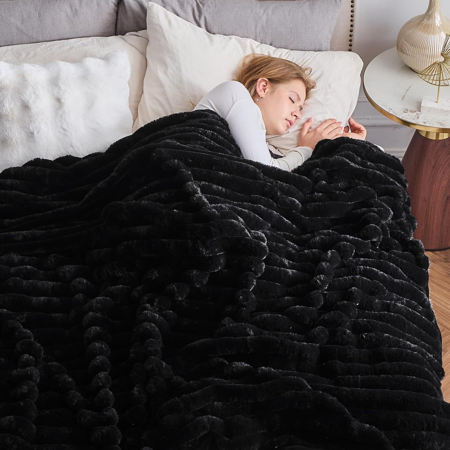 NEWCOSPLAY Faux Fur Throw Blanket Black 3D Ribbed Plush Thick Warm Blanket for Couch Sofa Bed 850GSM (Black Ribbed, Throw(50"x60"))