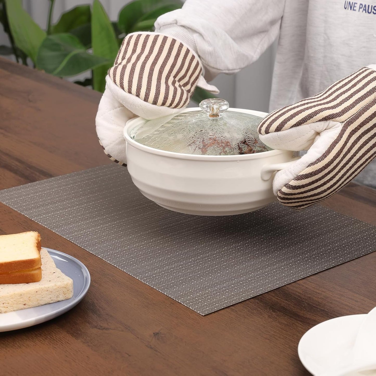 Myir JUN Placemats Set of 4, Vinyl Woven Placemats Place Mats Indoor Set of 4 Washable Table Mats Non-Slip Place mats for Dining Table (Dark Gray, Set of 4)