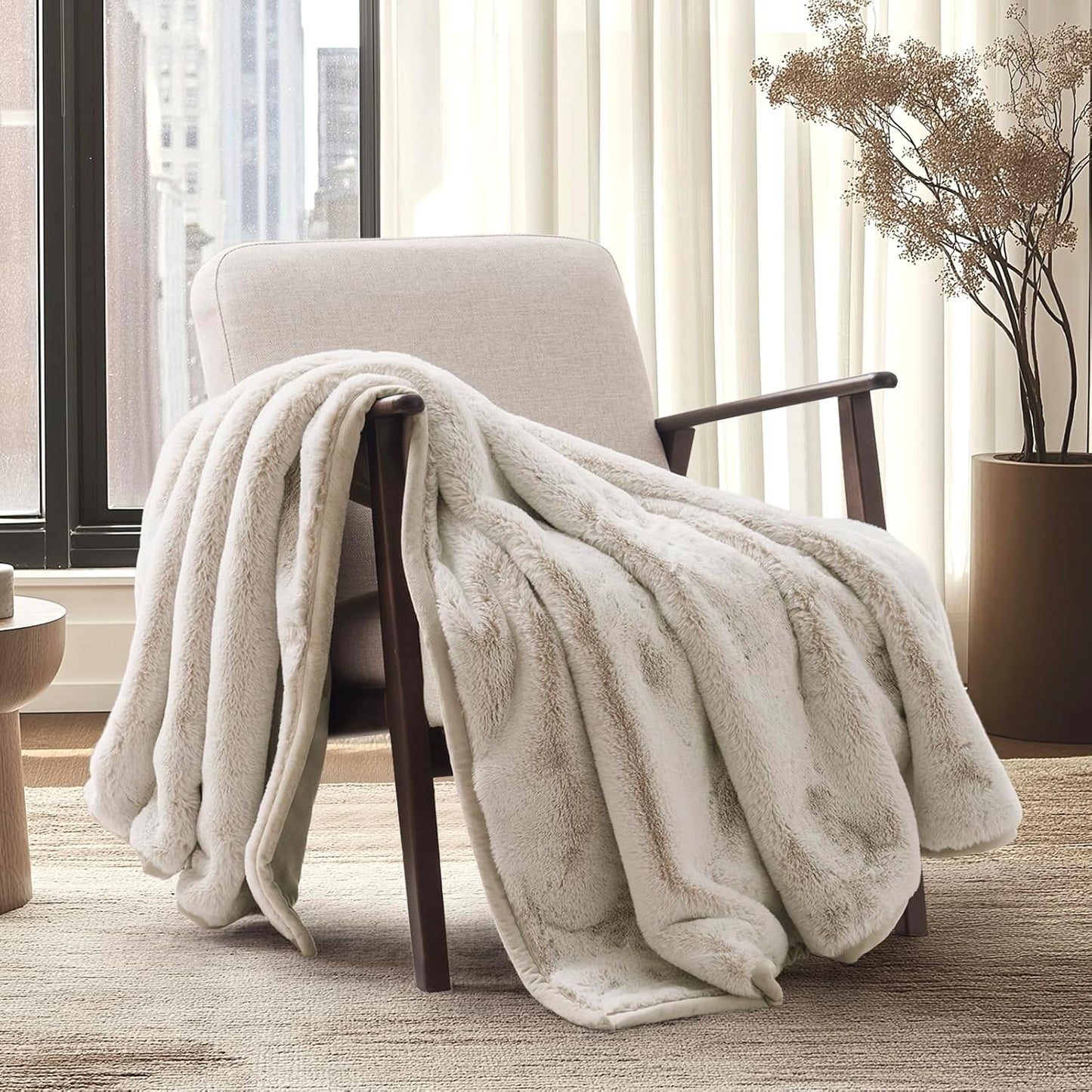 Ultra Soft Luxury Fluffy Mink Faux Fur Throw Blanket, Thick Warm Fall Winter Blankets for Bed, Couch, Cozy Plush Reversible Blanket for Chair, Sofa (Tipped Champagne Ivory, 50"x60")