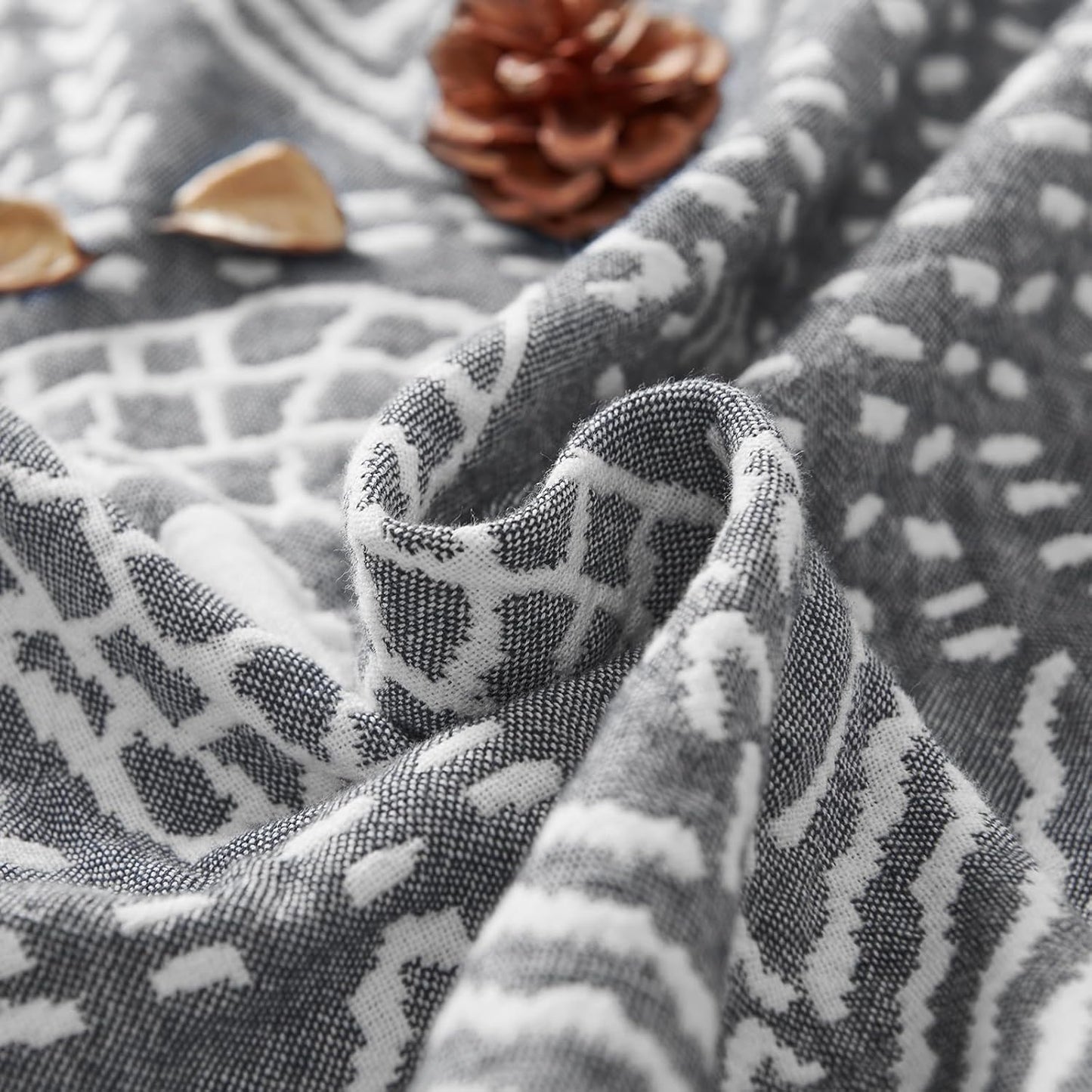 jinchan Boho 100% Cotton Muslin Blanket 3-Layer Queen Size 80x90 Inches Geometric Grey Lightweight Reversible Soft Cozy Comfy Throw for Couch Sofa Bed Large Coverlet Quilt Blanket Bedroom All Seasons