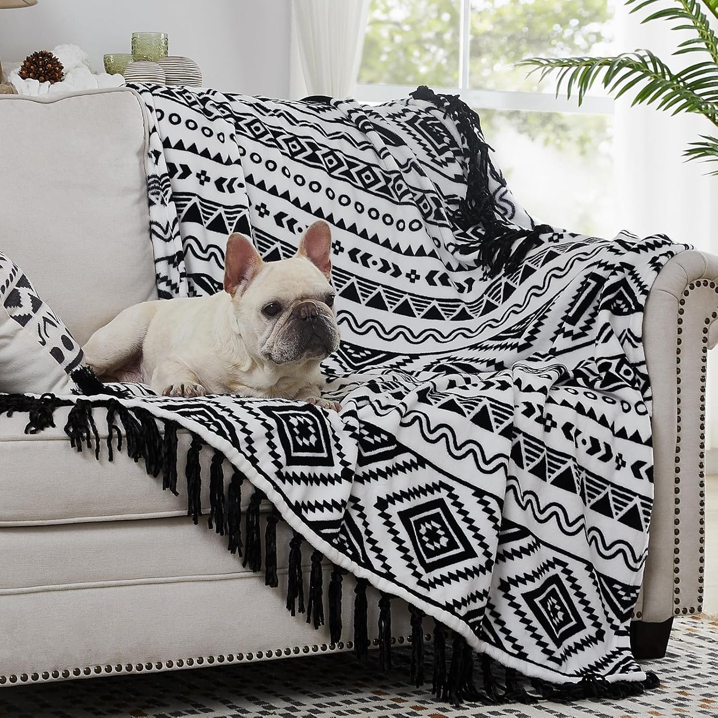 CASAAGUSTO Boho Throw Blanket - Black and White Decorative Blankets with Tassel, Printed Flannel Bohemian Blanket for Chair, Bed, Sofa, Couch(50 * 60, Black and White)