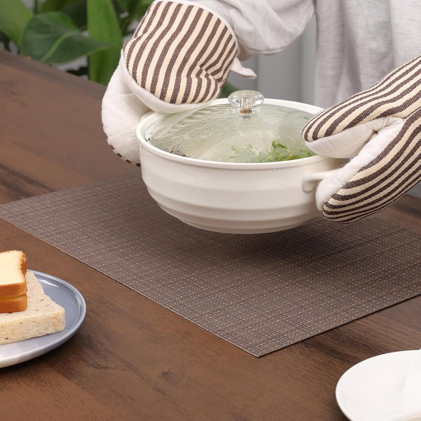 Myir JUN Placemats Set of 4, Vinyl Woven Placemats Place Mats Indoor Set of 4 Washable Table Mats Non-Slip Place mats for Dining Table (Coffee, Set of 4)