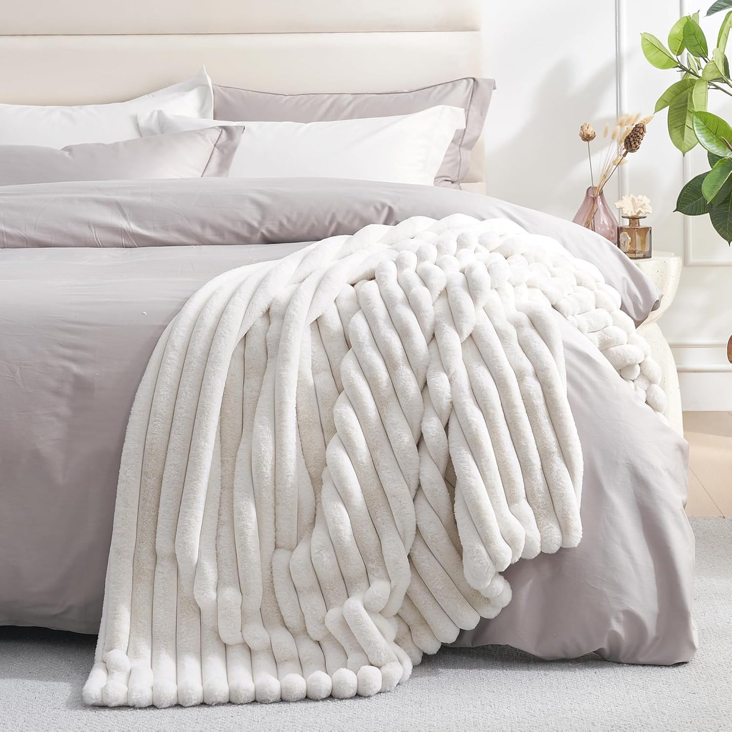 Amélie Home Faux Fur Throw Blanket for Couch, Cozy Fuzzy Fluffy Fur Luxurious Soft Striped Plush Gift Blankets for Family Sofa Chair Bed Living Room Bedroom, 60"x80", Ivory