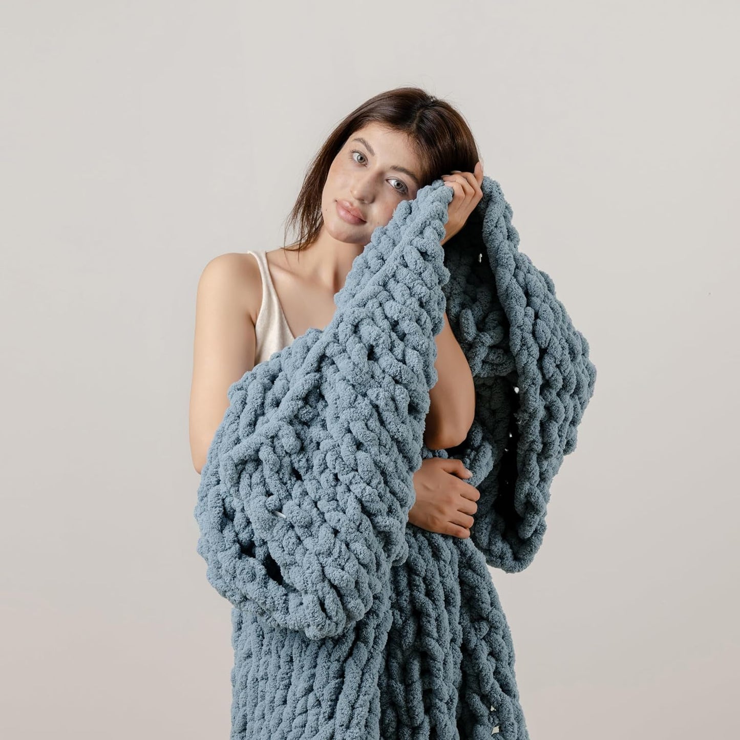 WESHIONGOO Chunky Knit Blanket Throw 40"×40" Knitted Throw Blankets for Couch Bed Fluffy Soft Blanket with Jumbo Chenille Yarn Thick 100% Handmade (Dusty Blue)