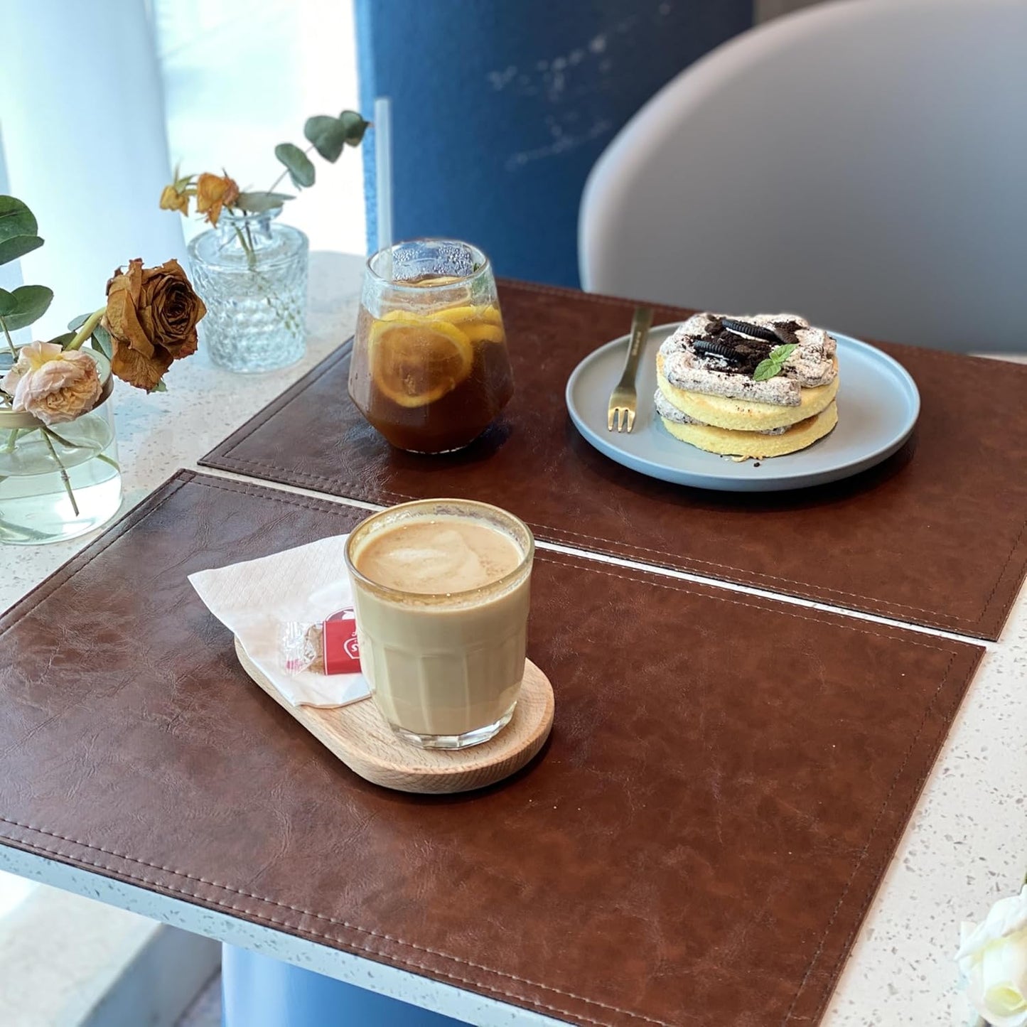 Jovono Waterproof PU Placemats, Faux Leather Dining Table Mat, Set of 8, Easy to Wipe Off Scrub Vinyl Mat, Heat & Stain Resistant for Office Conference Table, Home Décor Brown