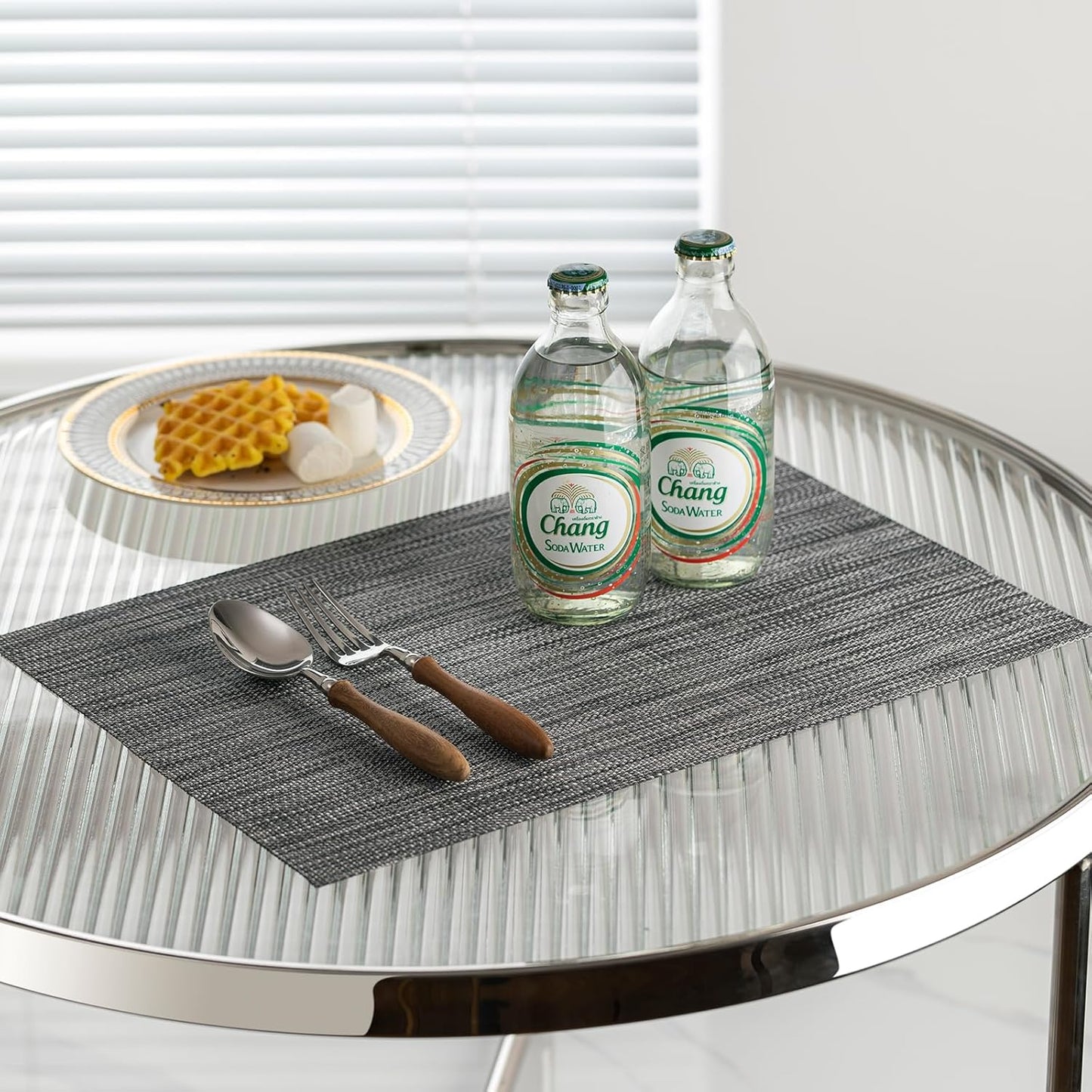 LEXMORE Placemats Set of 6 Vinyl/Plastic Woven Place Mats for Kitchen Table Indoor/Outdoor Washable Placemat Wipeable Dining Table Mats(Dark Gray)