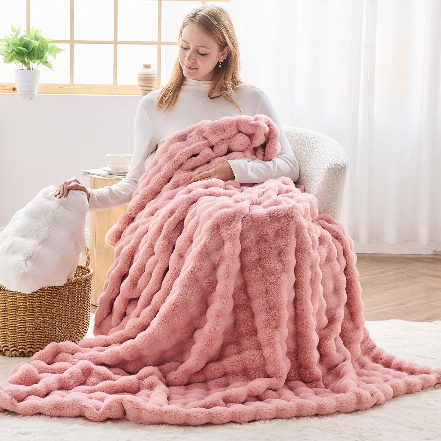 NEWCOSPLAY Faux Fur Throw Blanket Pink Bubble Blanket Thick Warm Soft for Couch Sofa Bed 550GSM (Pink, Throw(50"x60"))