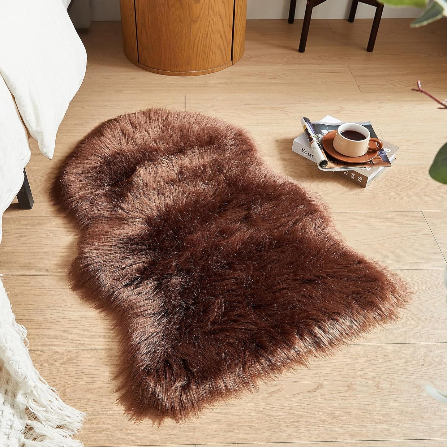 AMTOVO Faux Fur Rug, Coffee Small Area Rug, Fluffy Sheepskin Rug, Fuzzy Ultra Soft 2 x 3 ft Shag Rugs for Bedroom Sofa Throw Cushion Room Decor, Sheepskin