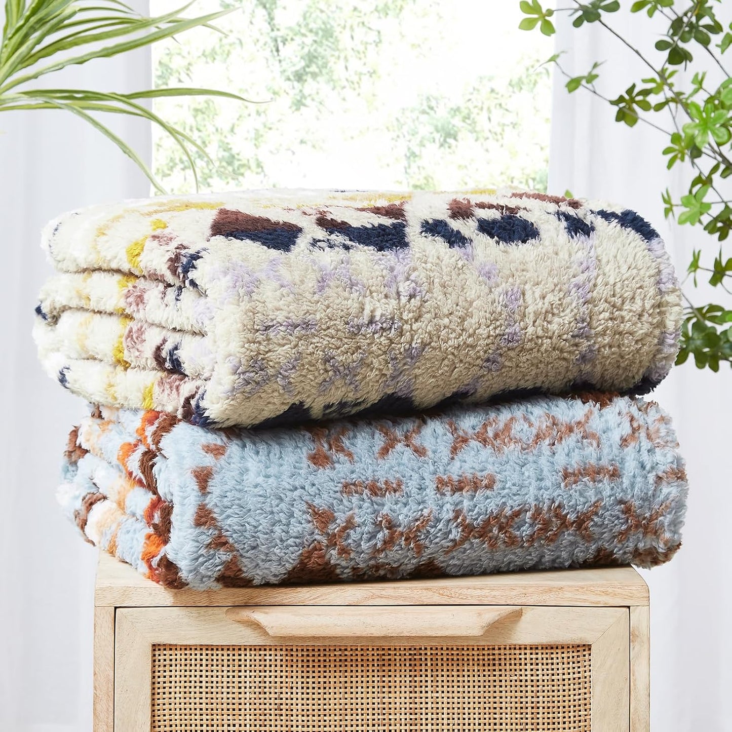 CASAAGUSTO Boho Sherpa Throw Blanket, Aztec Throw Blanket, Ultra Soft, Warm, Cozy, Plush, Thick Fleece Bohemian Blanket for Couch, Bed, Sofa (Khaki 50 * 60 Inch)