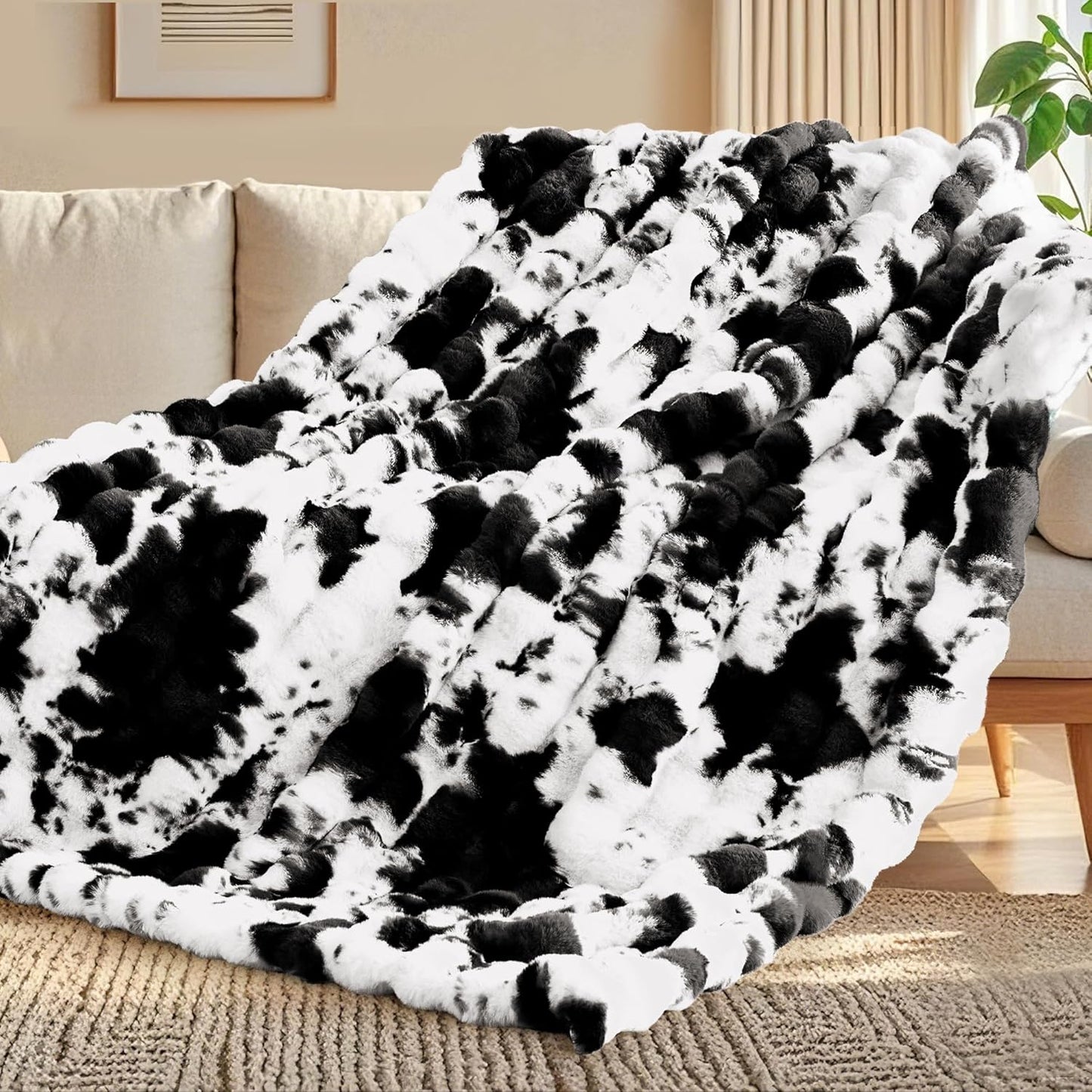 Touchat Cow Print Blanket for Couch, Faux Fur Throw Blanket, Super Heavy Warm Cozy Blankets for Bed Sofa, Bubble Plush Fuzzy Soft Mink Blanket for Living Room Bedroom, Cow Black
