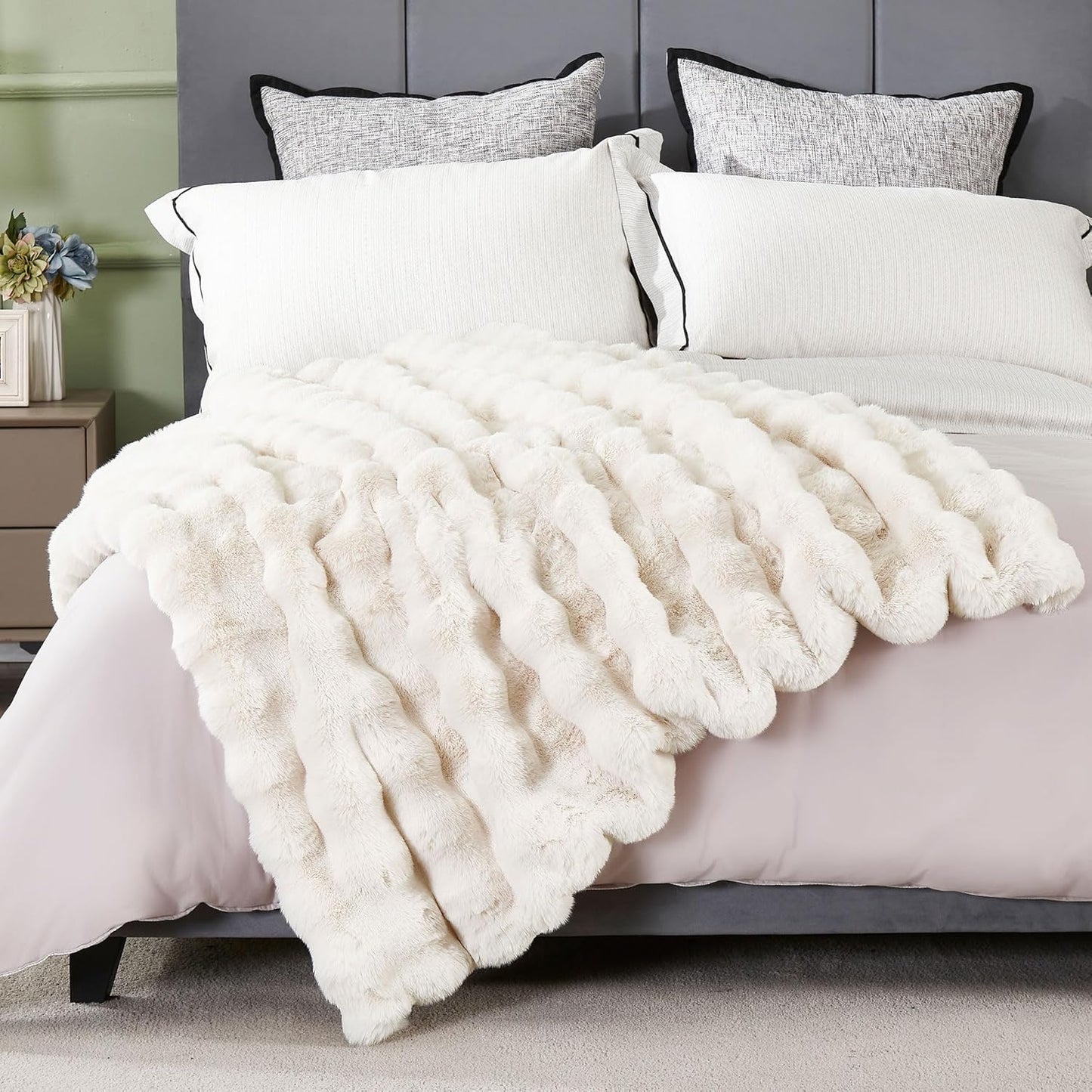 DREAMNINE Oversized Soft Thick Fuzzy Faux Rabbit Fur Throw Blanket Twin Size 60" x 71", Double Sided Comfy Plush Warm Shaggy Fluffy Blankets, Luxury Cozy Cute Furry Blanket for Bed Couch, Cream White