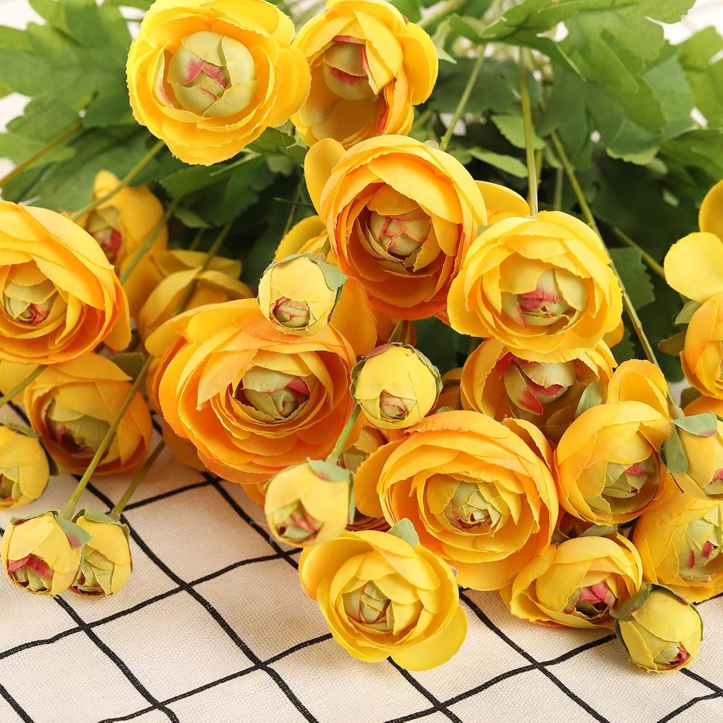 Artificial Silk Flowers Persian Buttercup Heavy Color Ranunculus Flower 5 Pcs,Suitable for core Decoration,Wedding Floral Creation,Flower Arrangement DIY Project,Interior Decor（Yellow）