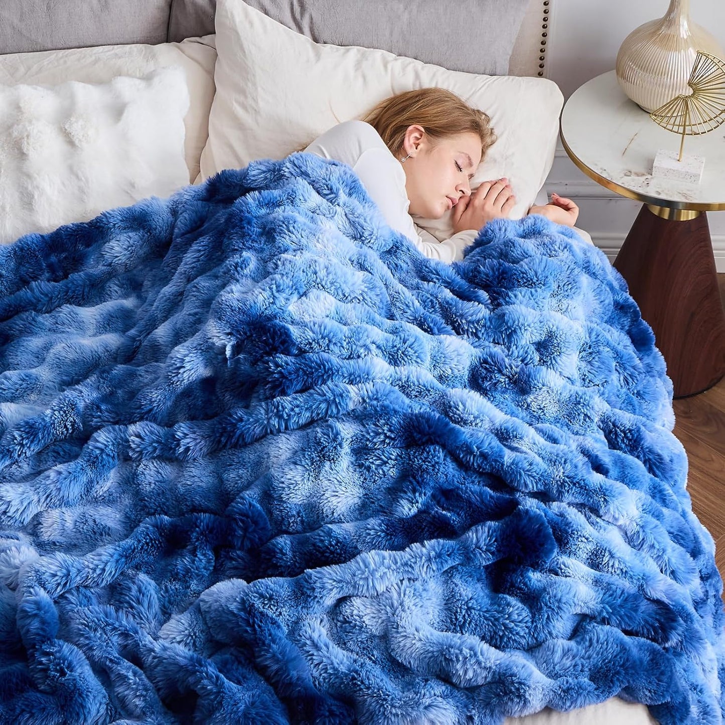 NEWCOSPLAY Faux Fur Throw Blanket Indigo Luxury Fluffy Thick Warm Bubble Blanket for Couch Sofa Bed 700GSM (Indigo, Throw(50"x60"))