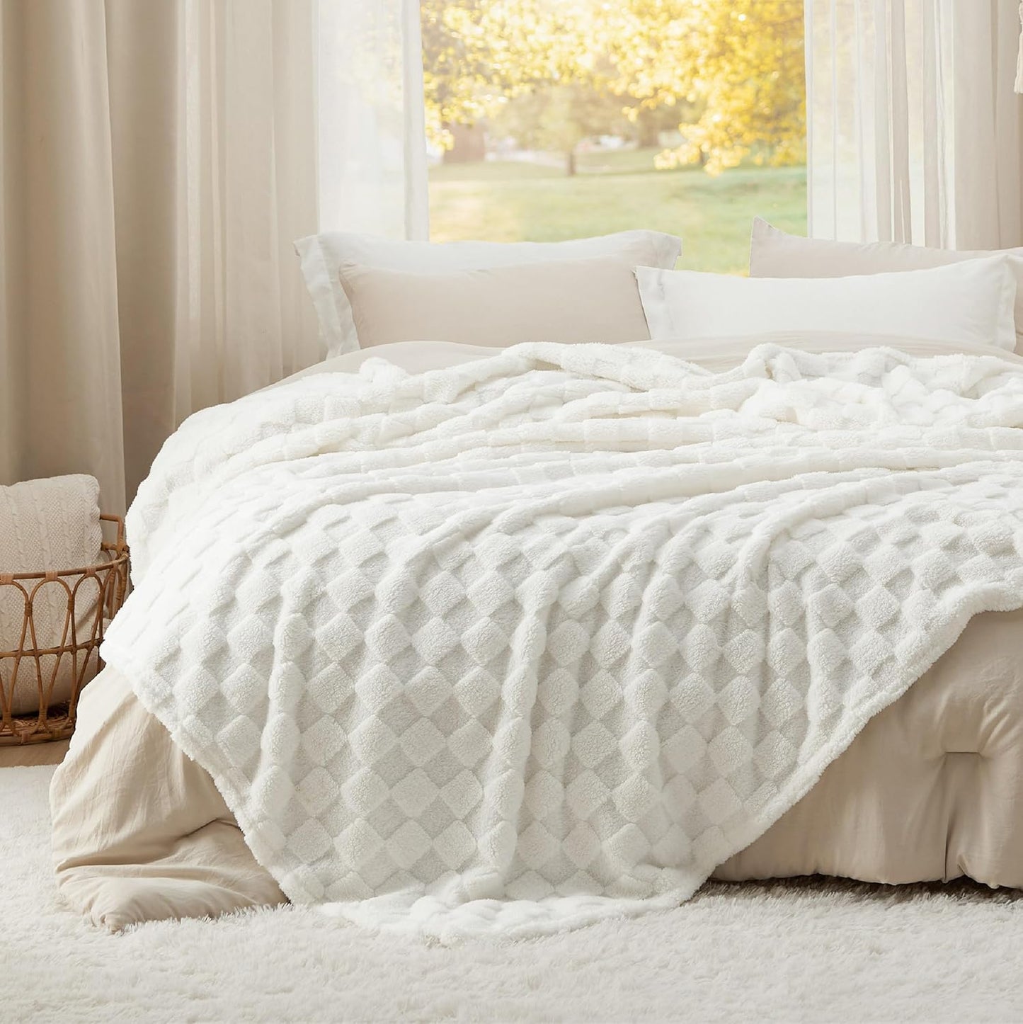 Bedsure GentleSoft Full Size Blankets for Bed White - Super Soft Cozy Fleece Blanket for Women Men Girls, Large Fuzzy Throws for Bedroom Decor, 84x90 Inches