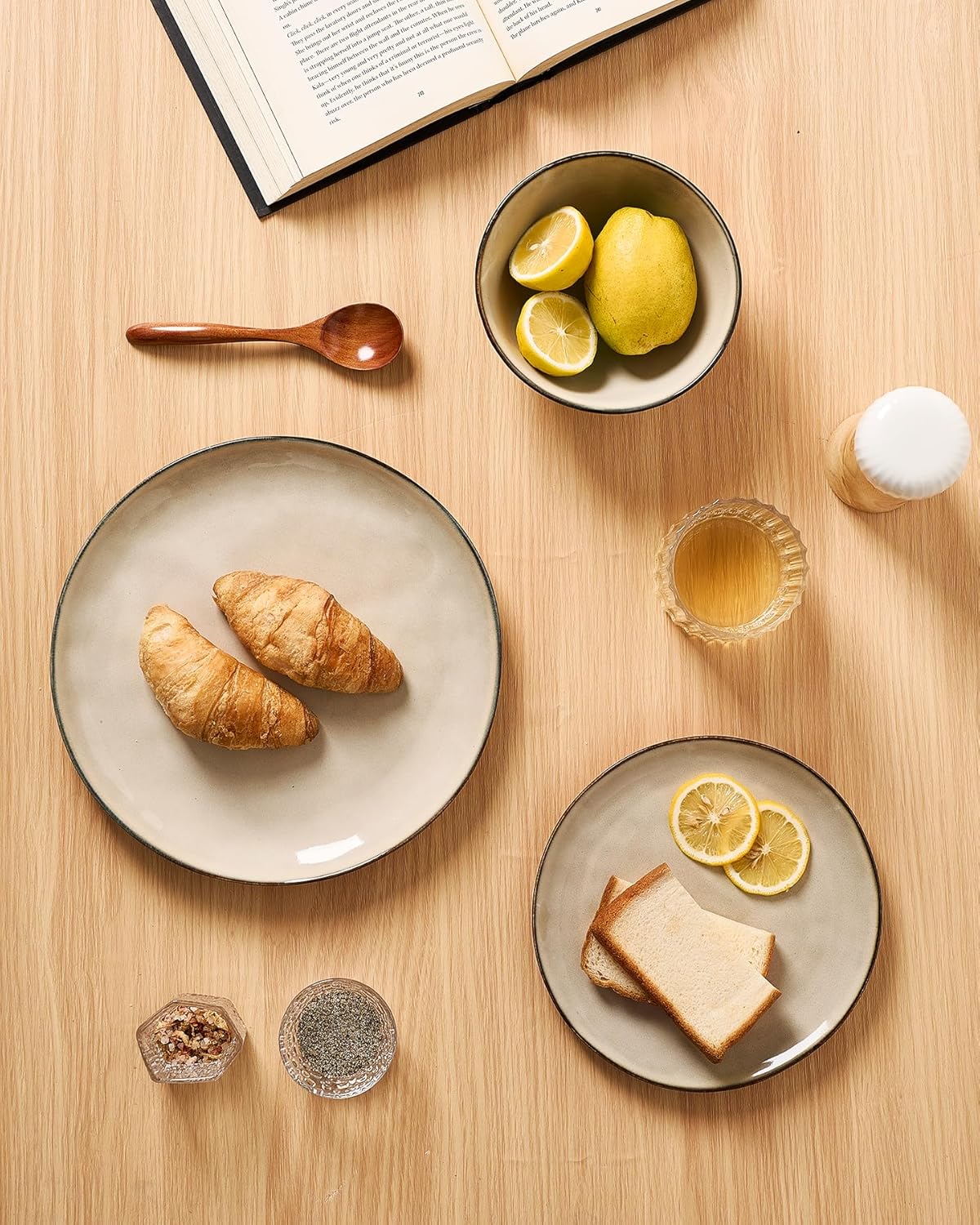 Famiware Dinnerware Sets for 8, Ocean Round 24-Piece Kitchen Plates and Bowls Sets, Microwave and Dishwasher Safe, Scratch Resistant, Light khaki