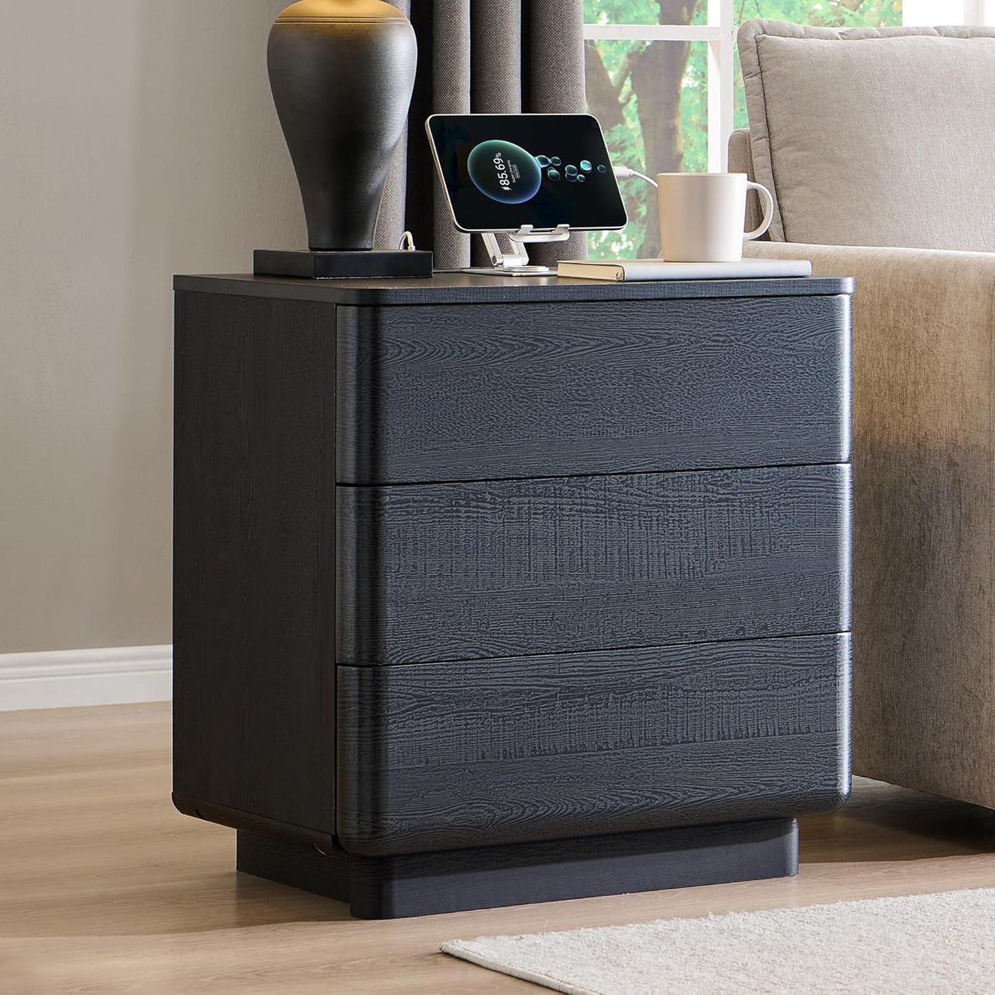 JXQTLINGMU 22" Modern Nightstand with Charging Station, Large Push-to-Open End Table, Wood Bedside Table w/Curved Profile Design, Handleless 3 Drawer Night Stand for Bedroom, Living Room, Black