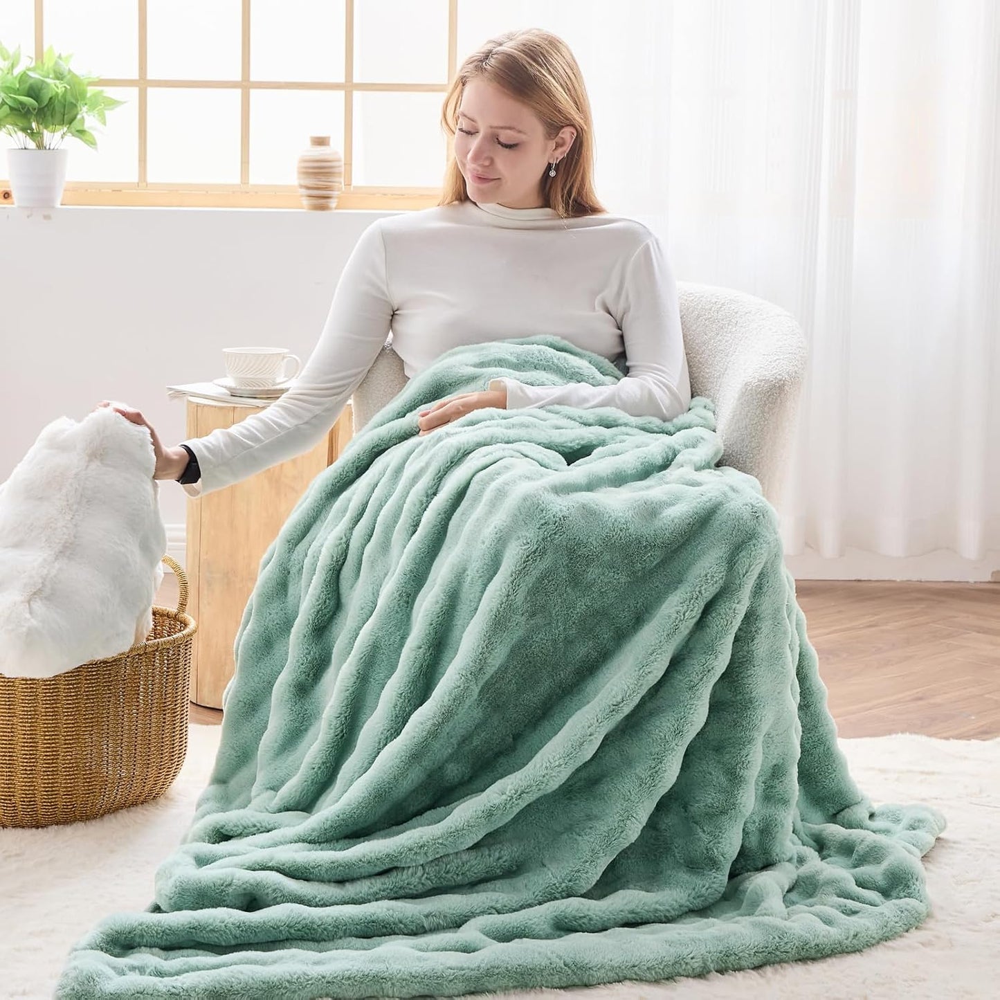 NEWCOSPLAY Faux Fur King Blanket Sage Green Bubble Blanket Thick Warm Soft for Couch Sofa Bed 550GSM (New Sage Green, King(90"x110"))