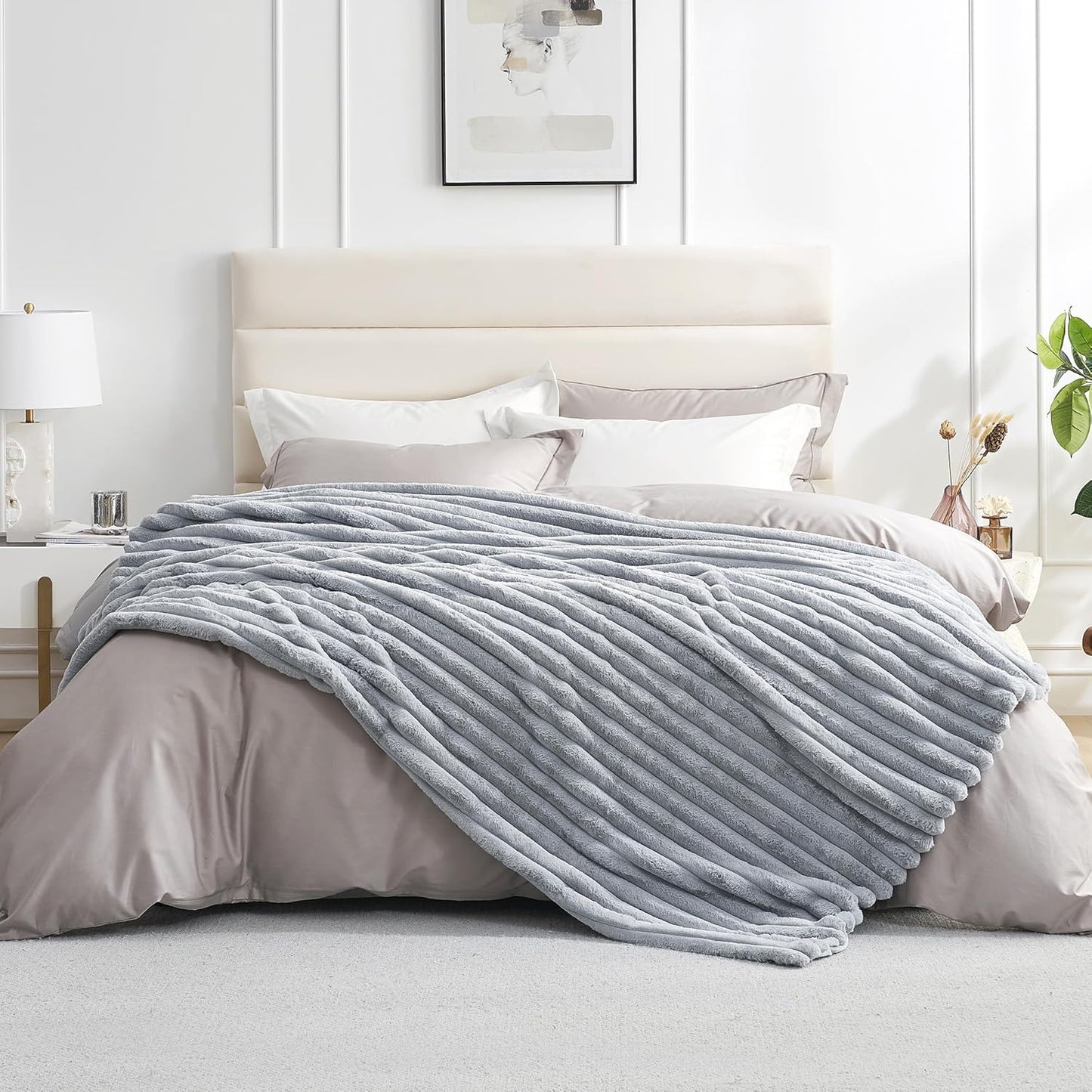 Amélie Home Faux Fur Throw Blanket for Couch, Cozy Fuzzy Fluffy Fur Luxurious Soft Striped Plush Gift Blankets for Family Sofa Chair Bed Living Room Bedroom, 60"x80", Light Grey