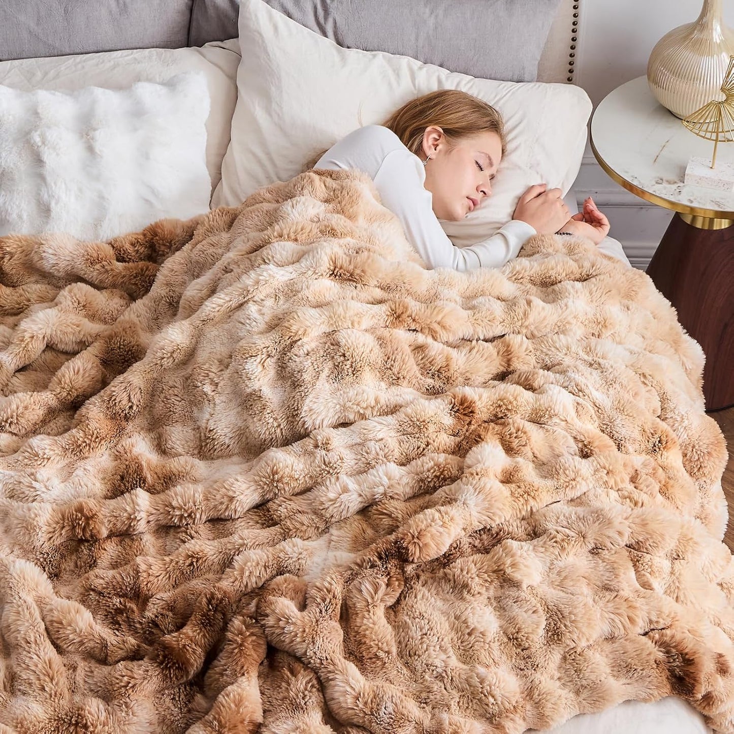 NEWCOSPLAY Faux Fur Twin Blanket Tie-dye Beige Luxury Fluffy Thick Warm Bubble Blanket for Couch Sofa Bed 700GSM (Tie-dye Beige, Twin(60"x80"))