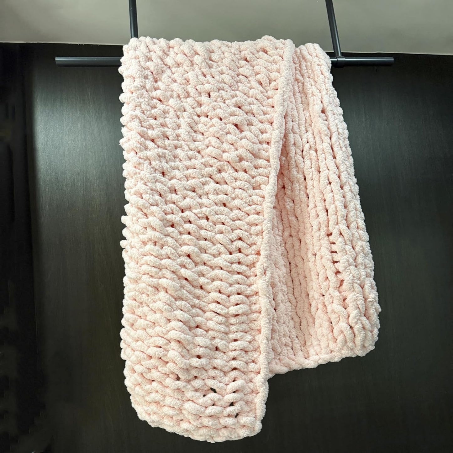 Chunky Knit Blanket Throw 40"x60", Chenille Throw Blankets, Handmade Warm & Cozy Blanket Couch Bed Home Decor, Soft Breathable Fleece Banket, Christmas for Couch Bed Sofa Best Gift (Pink)