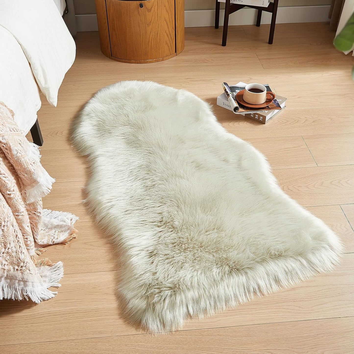 AMTOVO Faux Fur Rug, Light Grey Area Rug, Fluffy Sheepskin Rug, Fuzzy Ultra Soft 2 x 4 ft Shag Rugs for Bedroom Sofa Throw Cushion Room Decor, Sheepskin