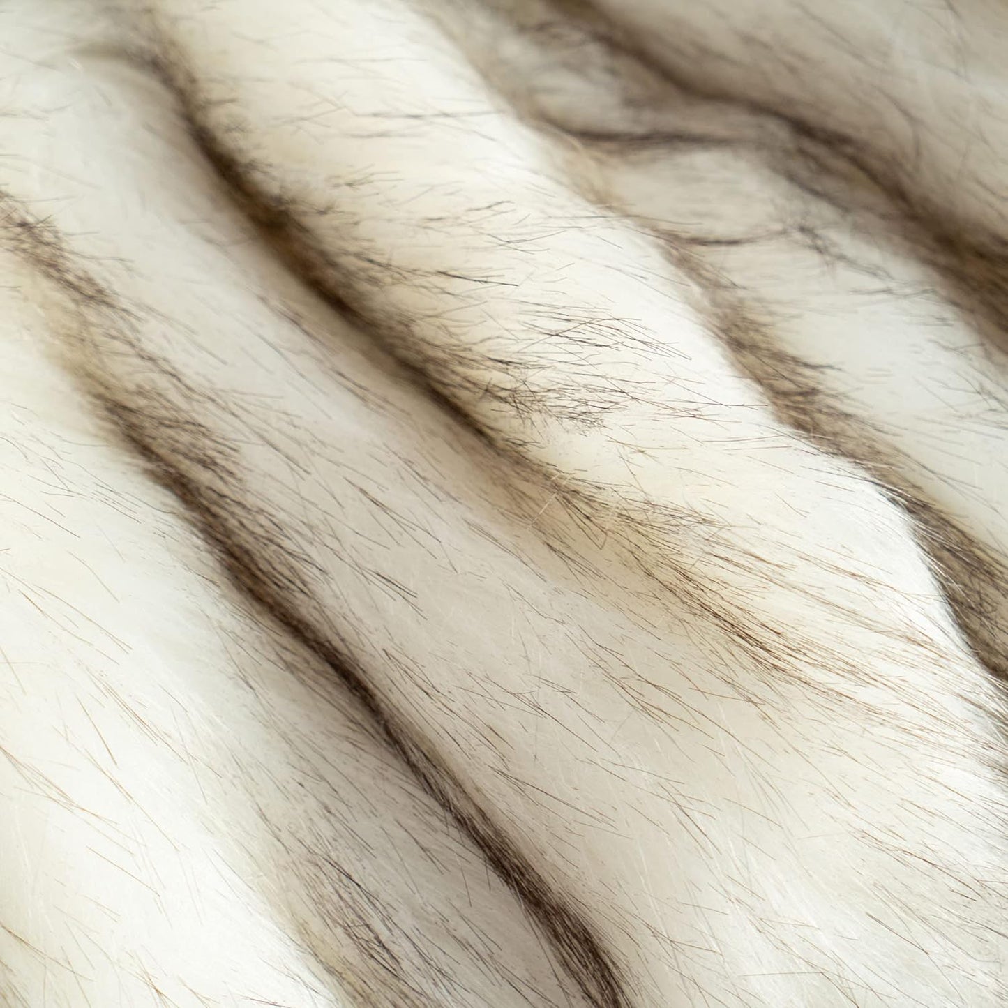 BATTILO HOME Luxury Ivory White Faux Fur Throw Blanket for Bed, Extra Large Super Soft Fluffy Cozy Fall Thick Warm Fox Fur Throw Blankets for Couch, Bed Reversible to Plush Velvet (60"x80")